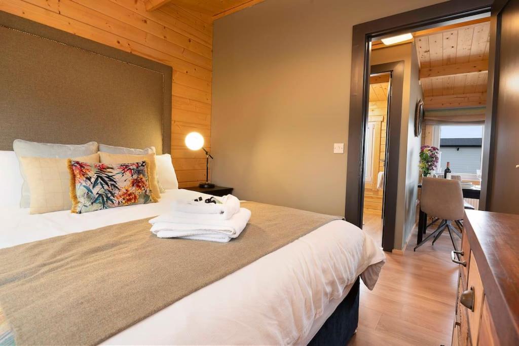 Letterkenny Vacations - Luxury Log Cabin with Private Hot Tub  Sea Views - Property Image 6