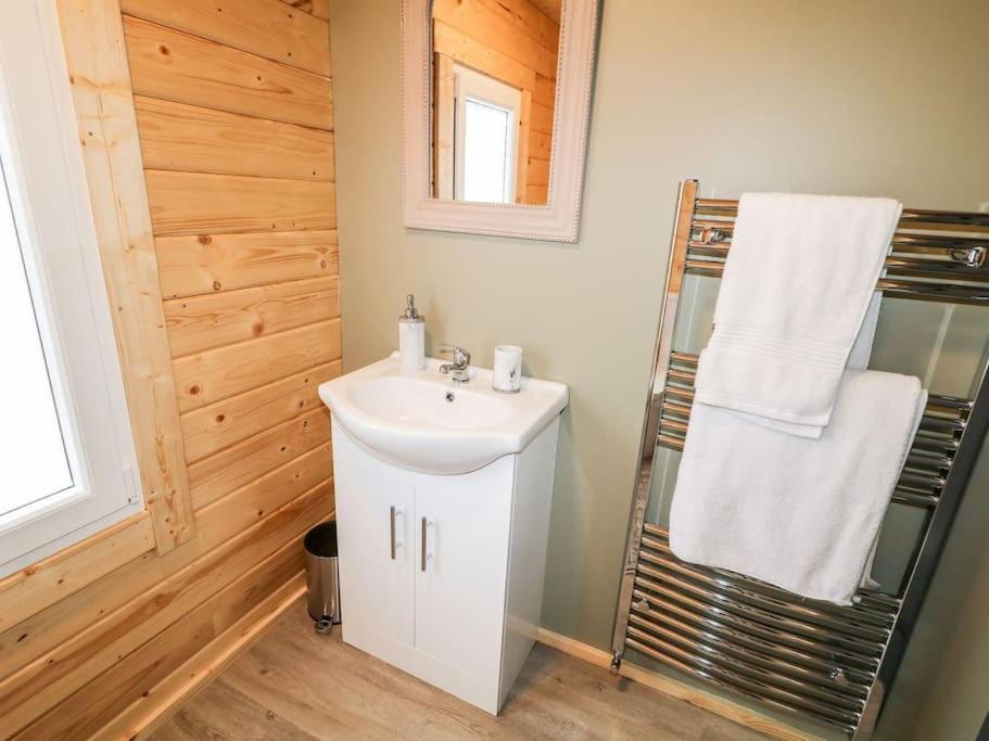 Letterkenny Vacations - Luxury Log Cabin with Private Hot Tub  Sea Views - Property Image 5