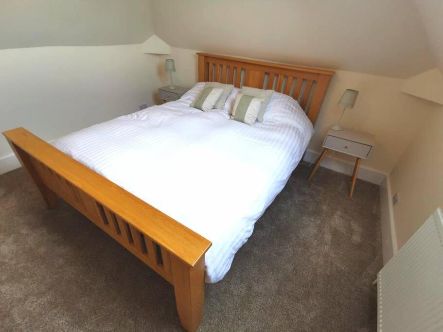 Beautiful gate house a 4 minute walk from beach view 3