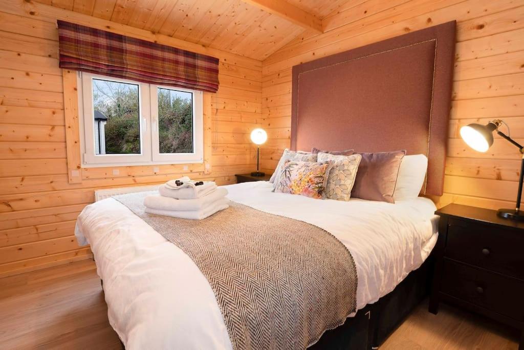 Letterkenny Vacations - Luxury Log Cabin with Private Hot Tub  Sea Views - Property Image 15