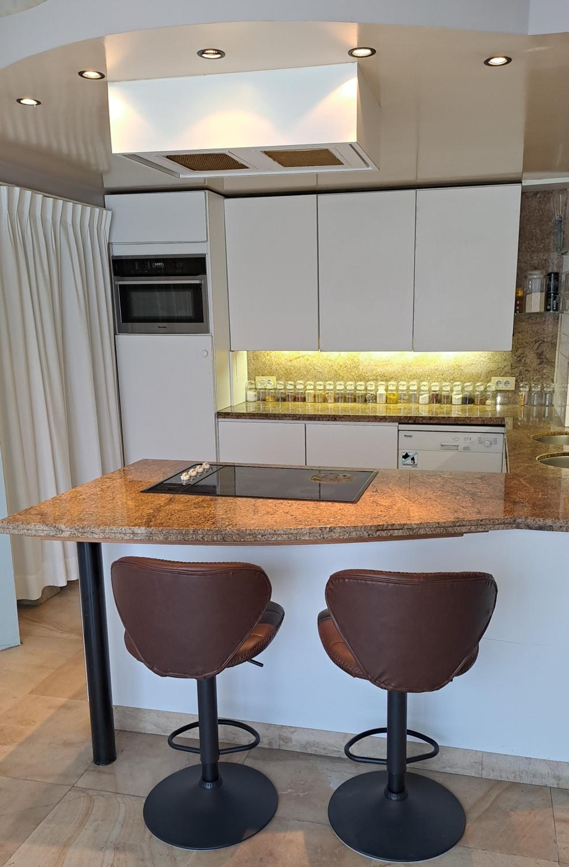 BeautyD JUNIOR-SUITE family room for up to 3 children centrum GULLEGEM KORTRIJK