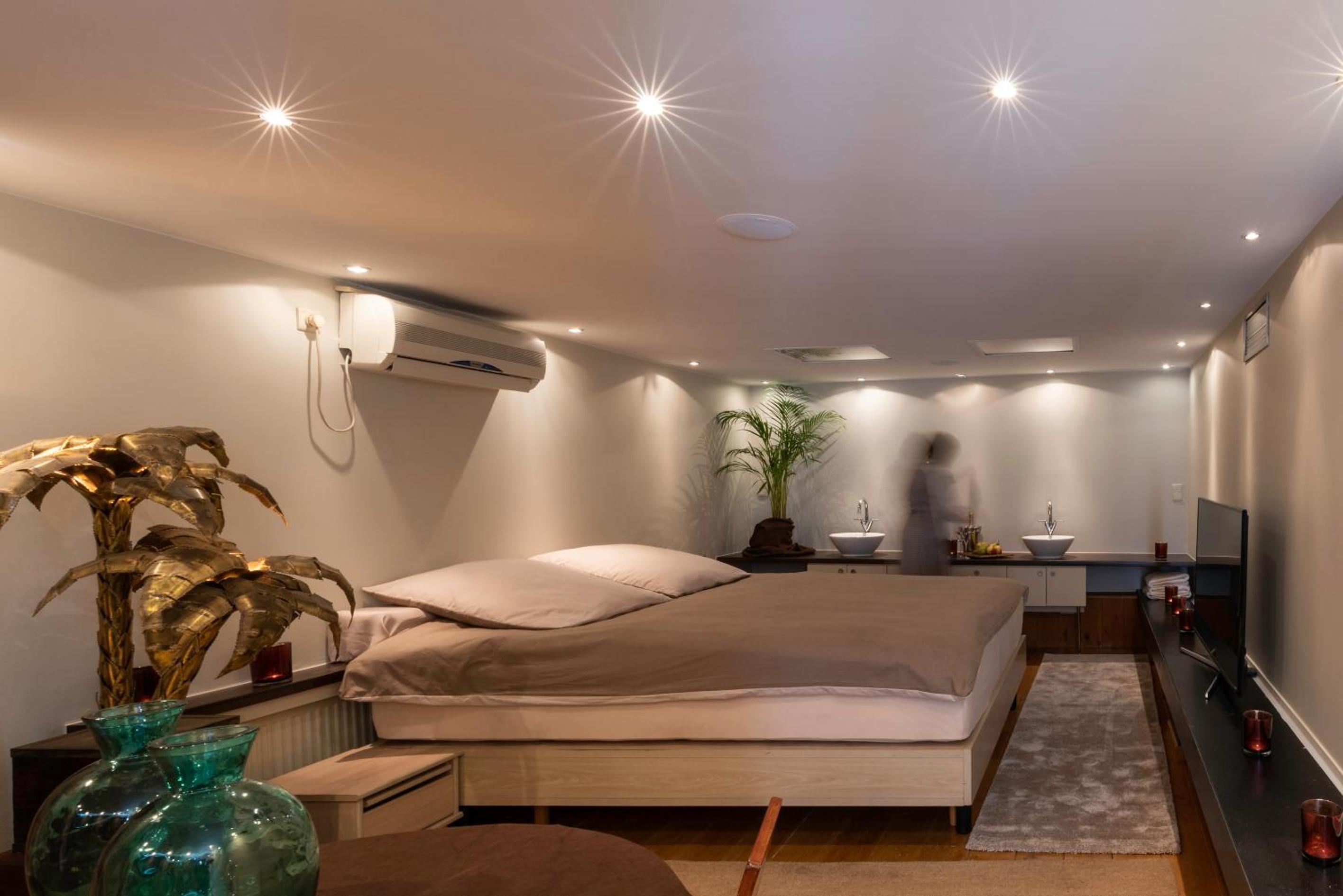 BeautyD JUNIOR-SUITE family room for up to 3 children centrum GULLEGEM KORTRIJK