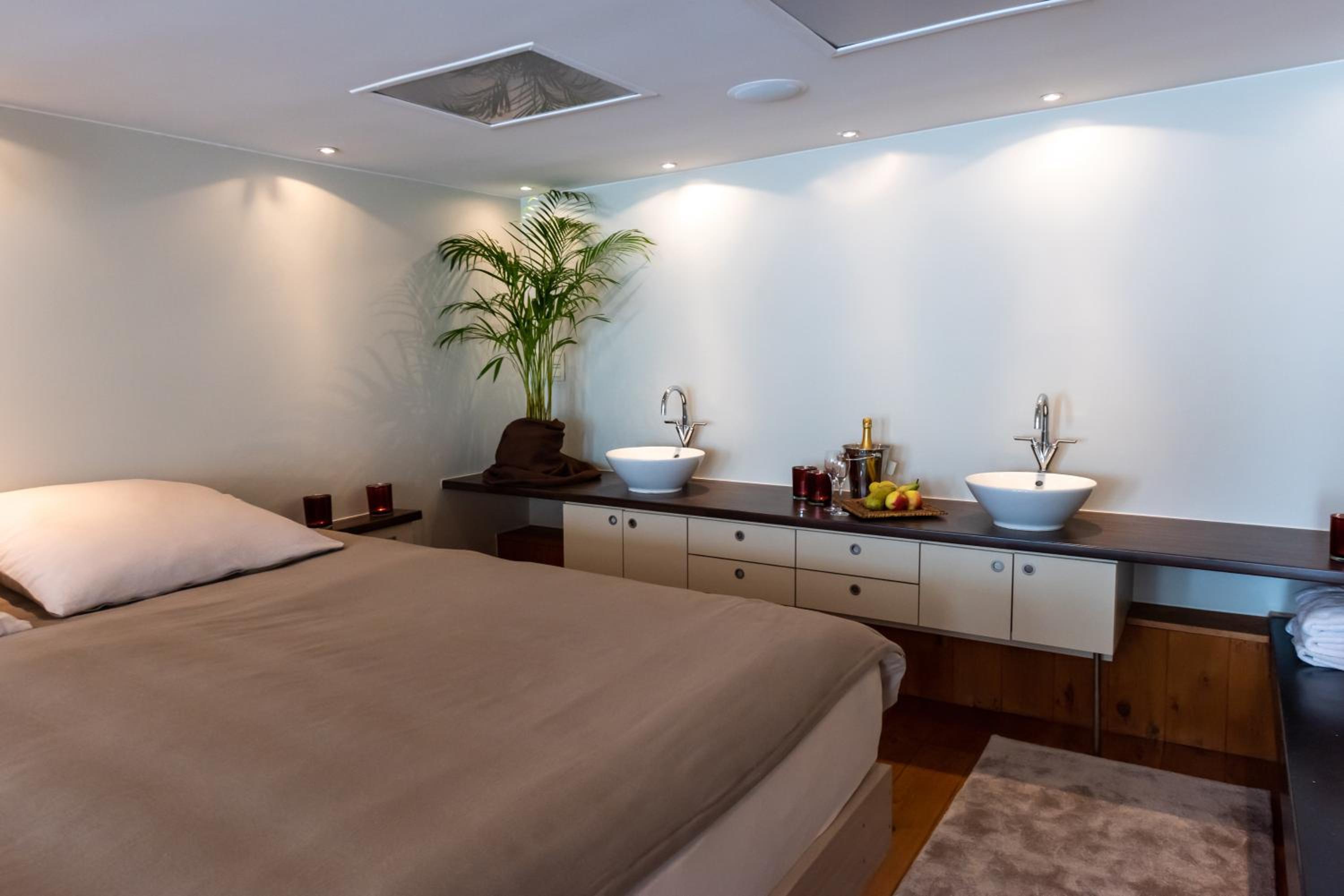 BeautyD JUNIOR-SUITE family room for up to 3 children centrum GULLEGEM KORTRIJK