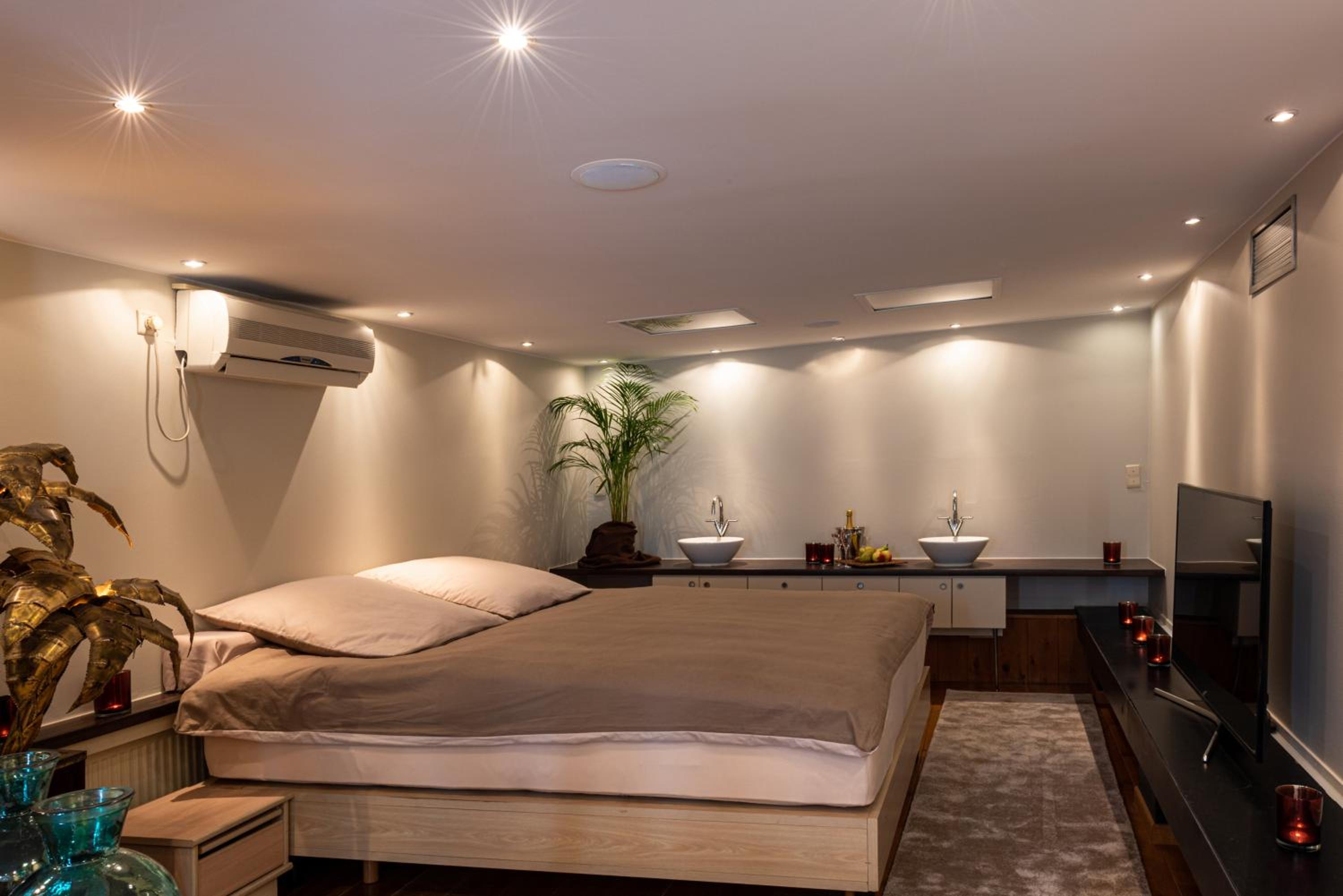 BeautyD JUNIOR-SUITE family room for up to 3 children centrum GULLEGEM KORTRIJK