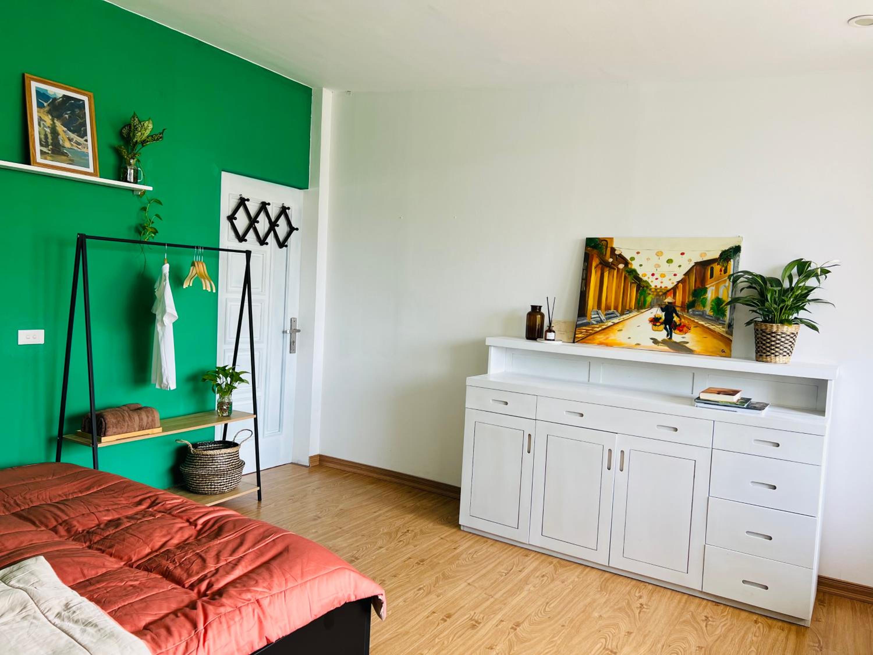 Terra Homestay - Big Balcony with elevator - 150m to Hoan Kiem Lake