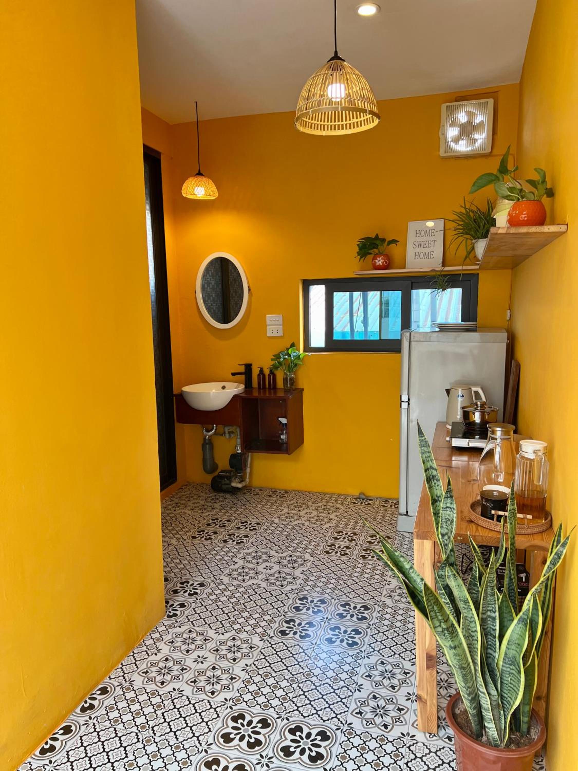 Terra Homestay - Big Balcony with elevator - 150m to Hoan Kiem Lake