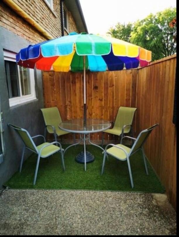 Patio privé, hébergement équipé et spacieux.