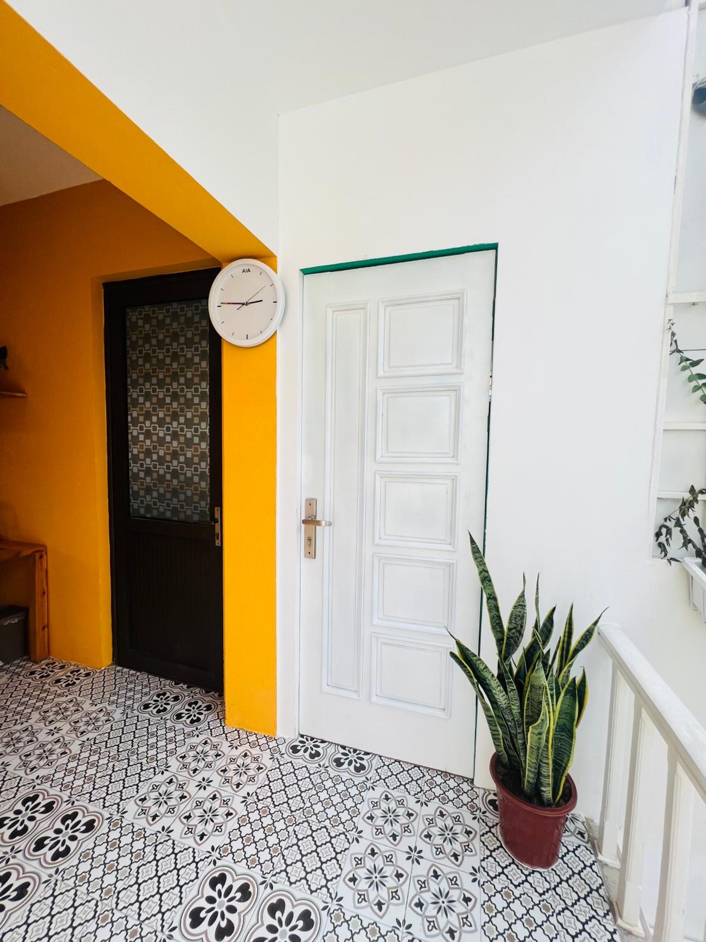 Terra Homestay - Big Balcony with elevator - 150m to Hoan Kiem Lake