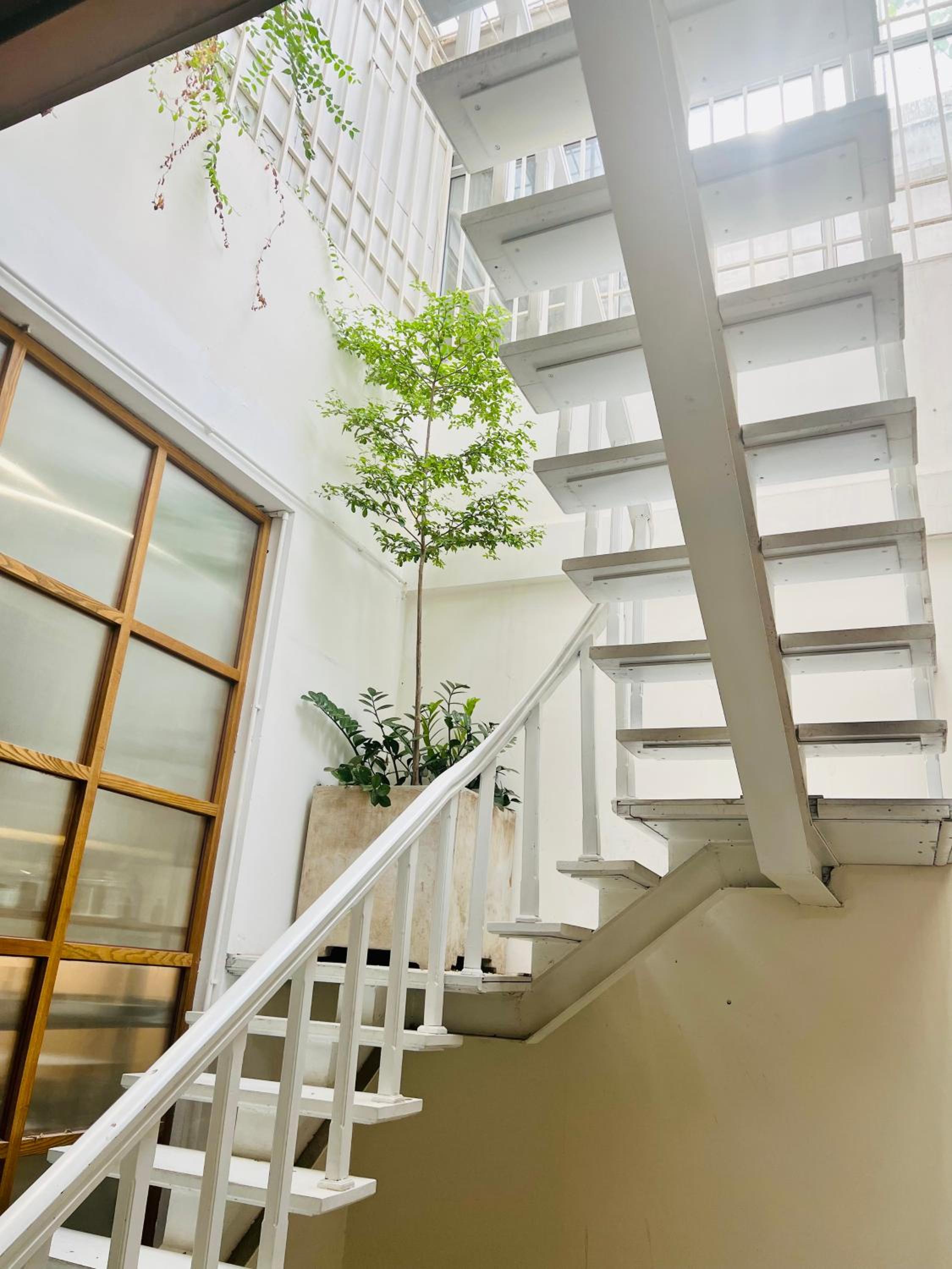 Terra Homestay - Big Balcony with elevator - 150m to Hoan Kiem Lake