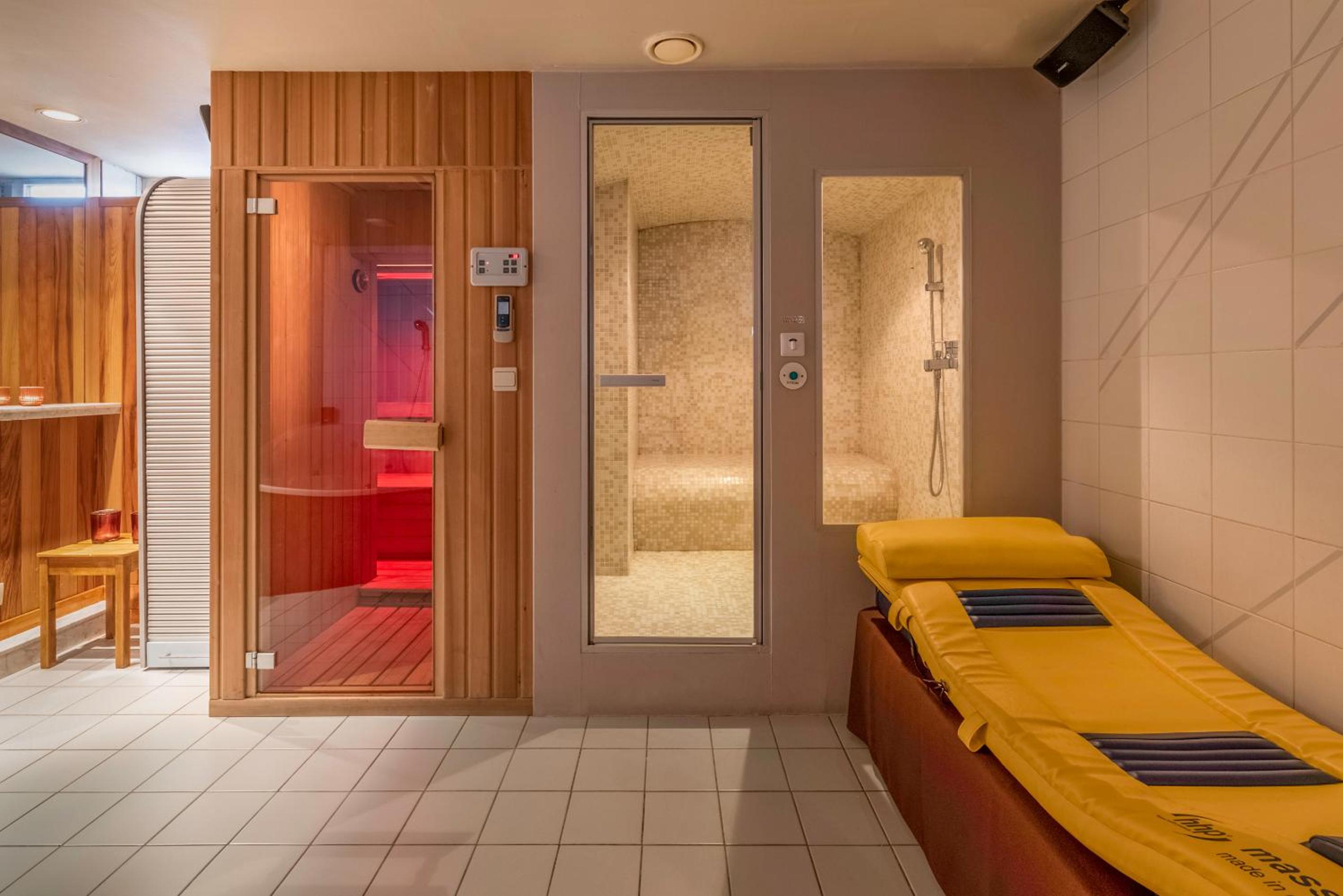BeautyD JUNIOR-SUITE family room for up to 3 children centrum GULLEGEM KORTRIJK
