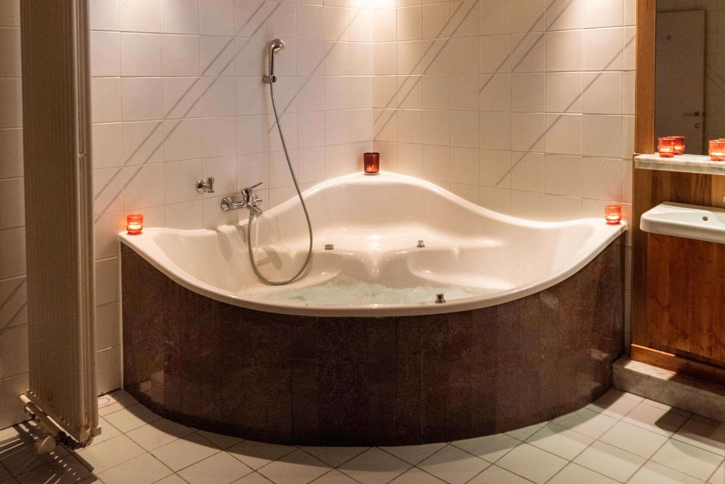 BeautyD JUNIOR-SUITE family room for up to 3 children centrum GULLEGEM KORTRIJK