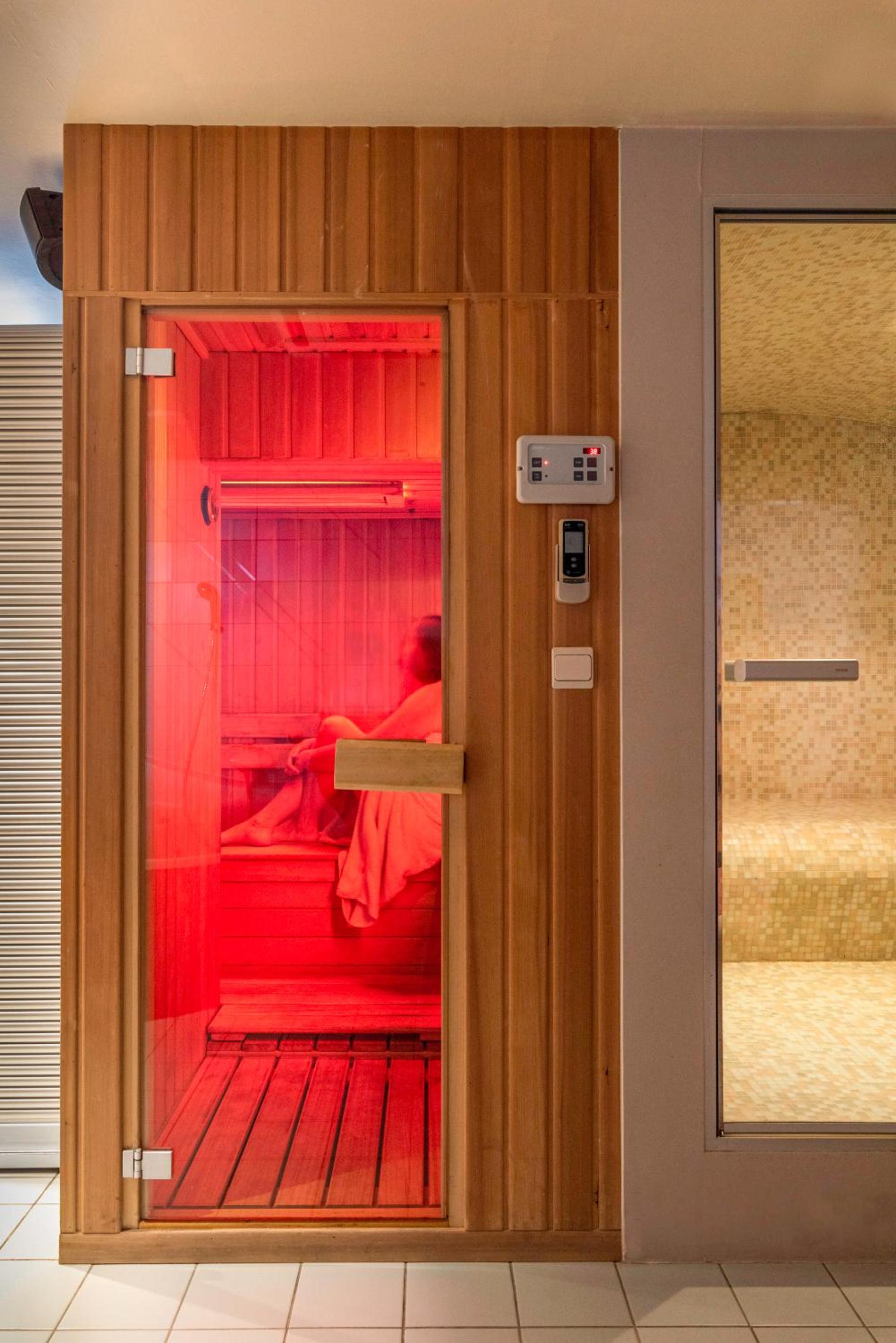 BeautyD JUNIOR-SUITE family room for up to 3 children centrum GULLEGEM KORTRIJK