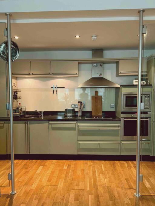 Stunning Victorian Mansion Apartment - Hosted by StaySejour