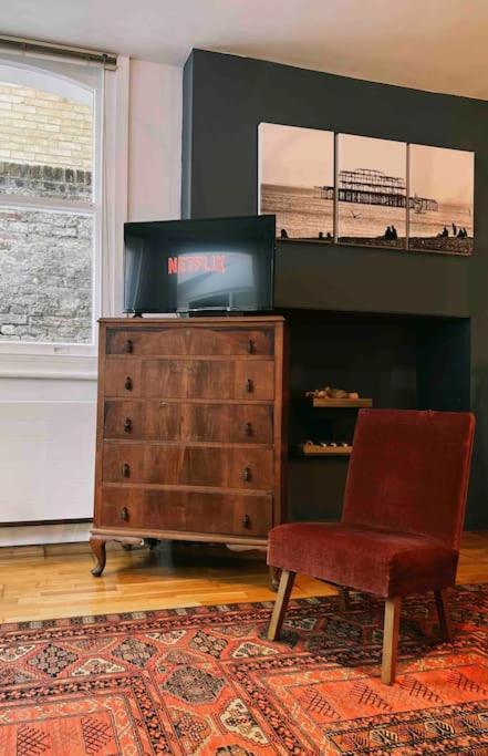 Stunning Victorian Mansion Apartment - Hosted by StaySejour