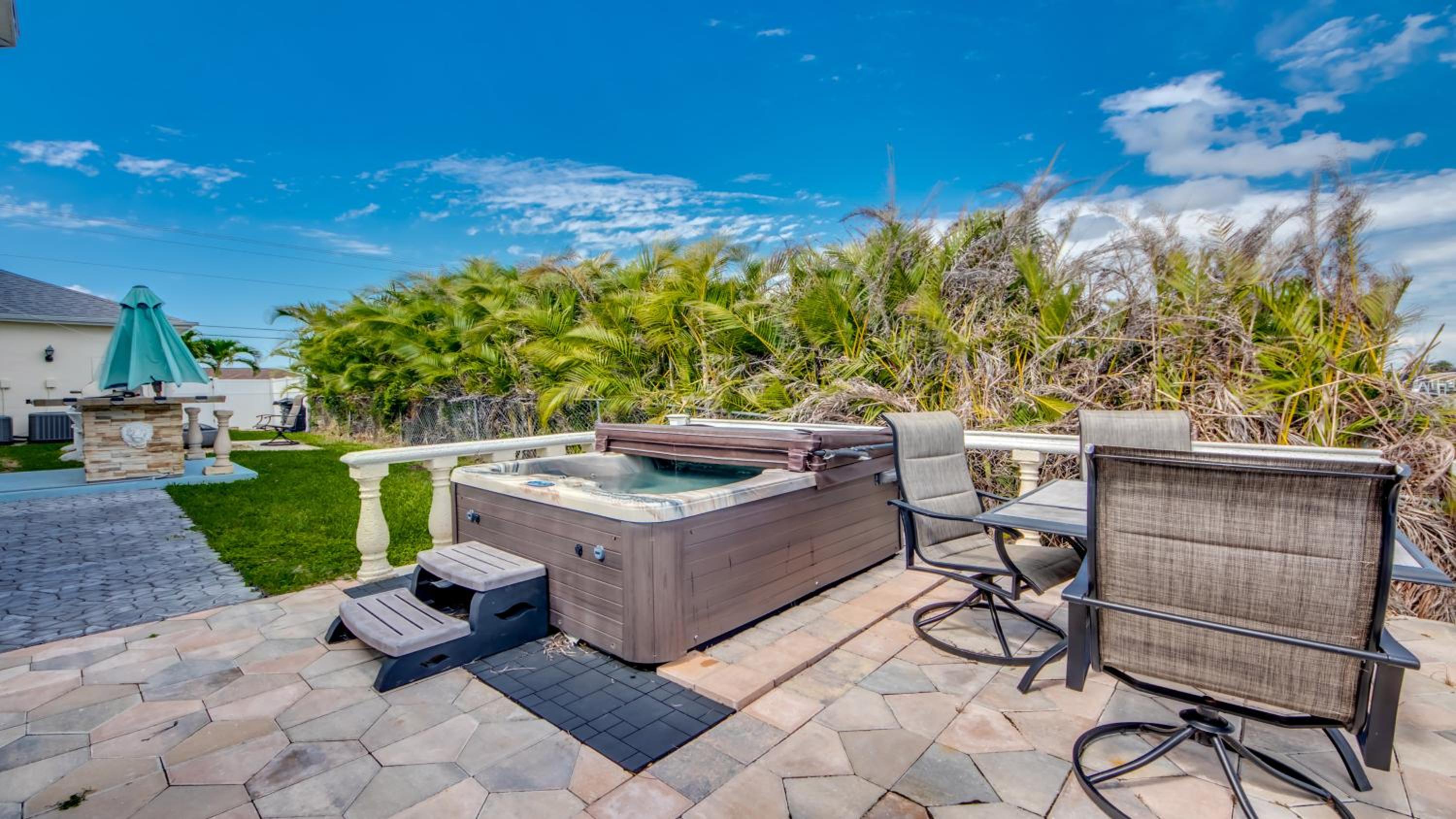 Golden Globe - luxury on the canal with poolspa view 4