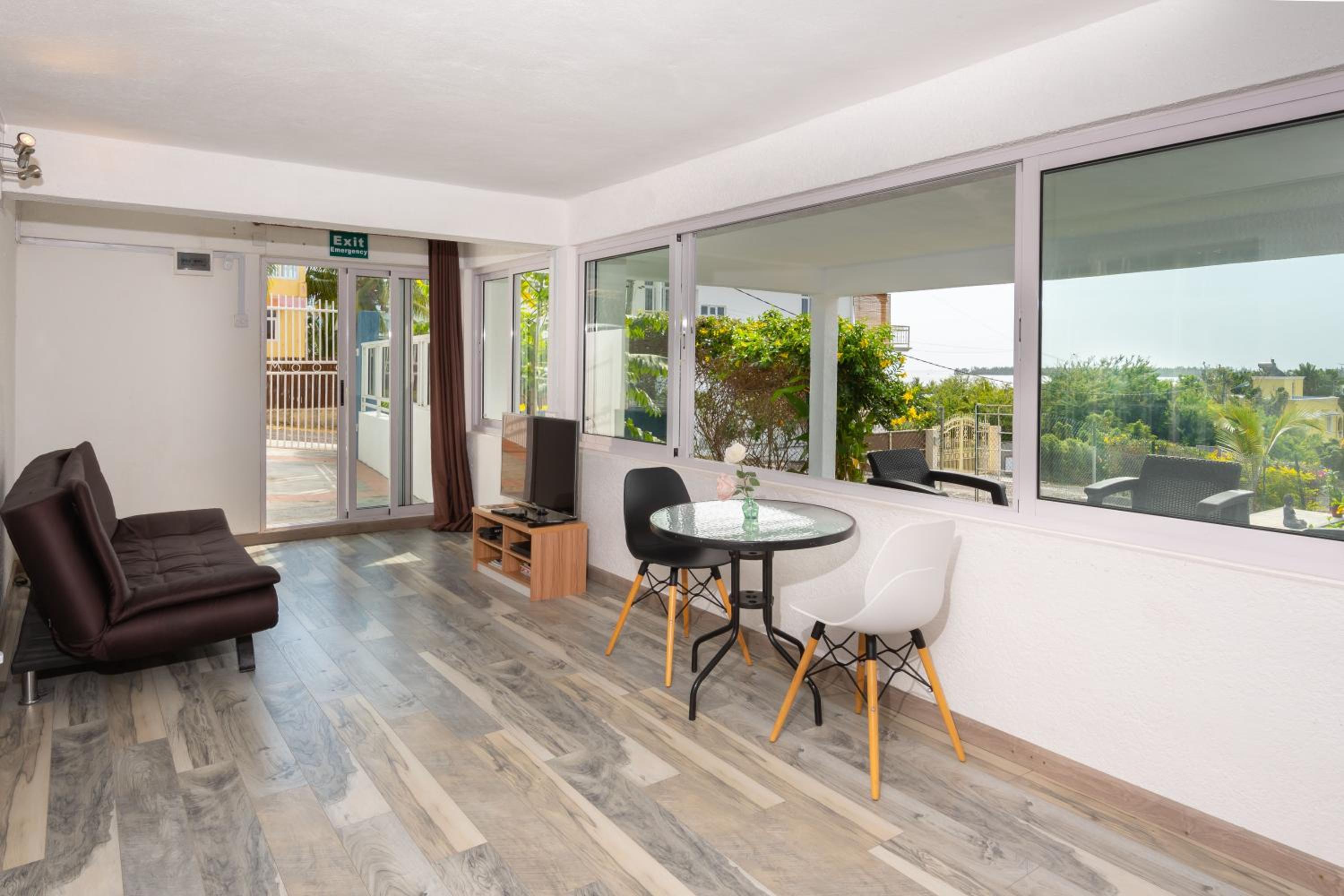 Twakila Sunset Suites