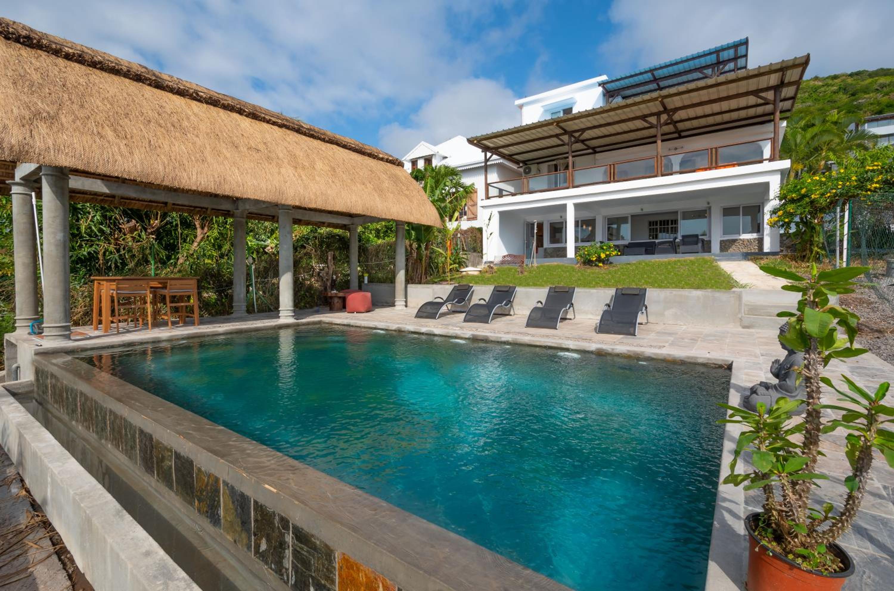 Twakila Sunset Suites