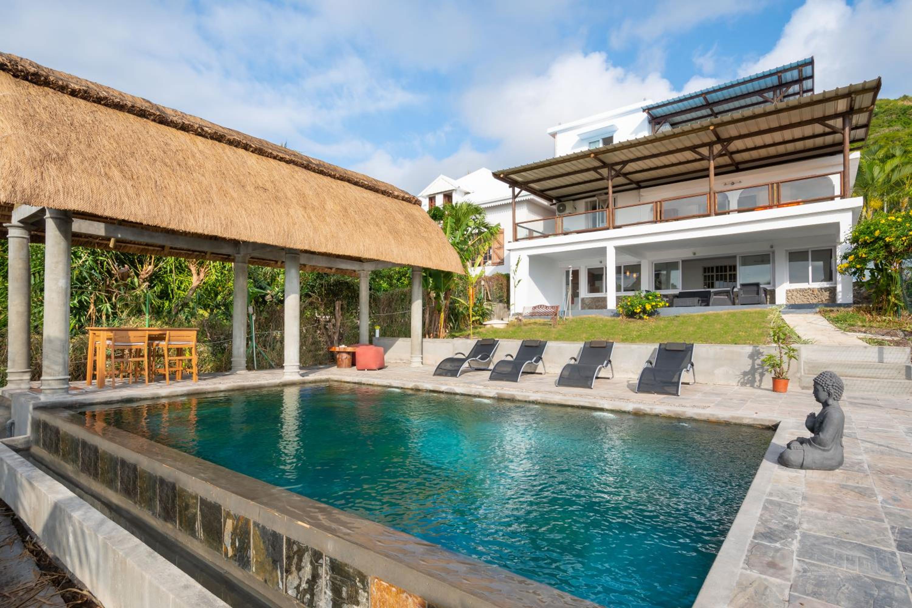 Twakila Sunset Suites