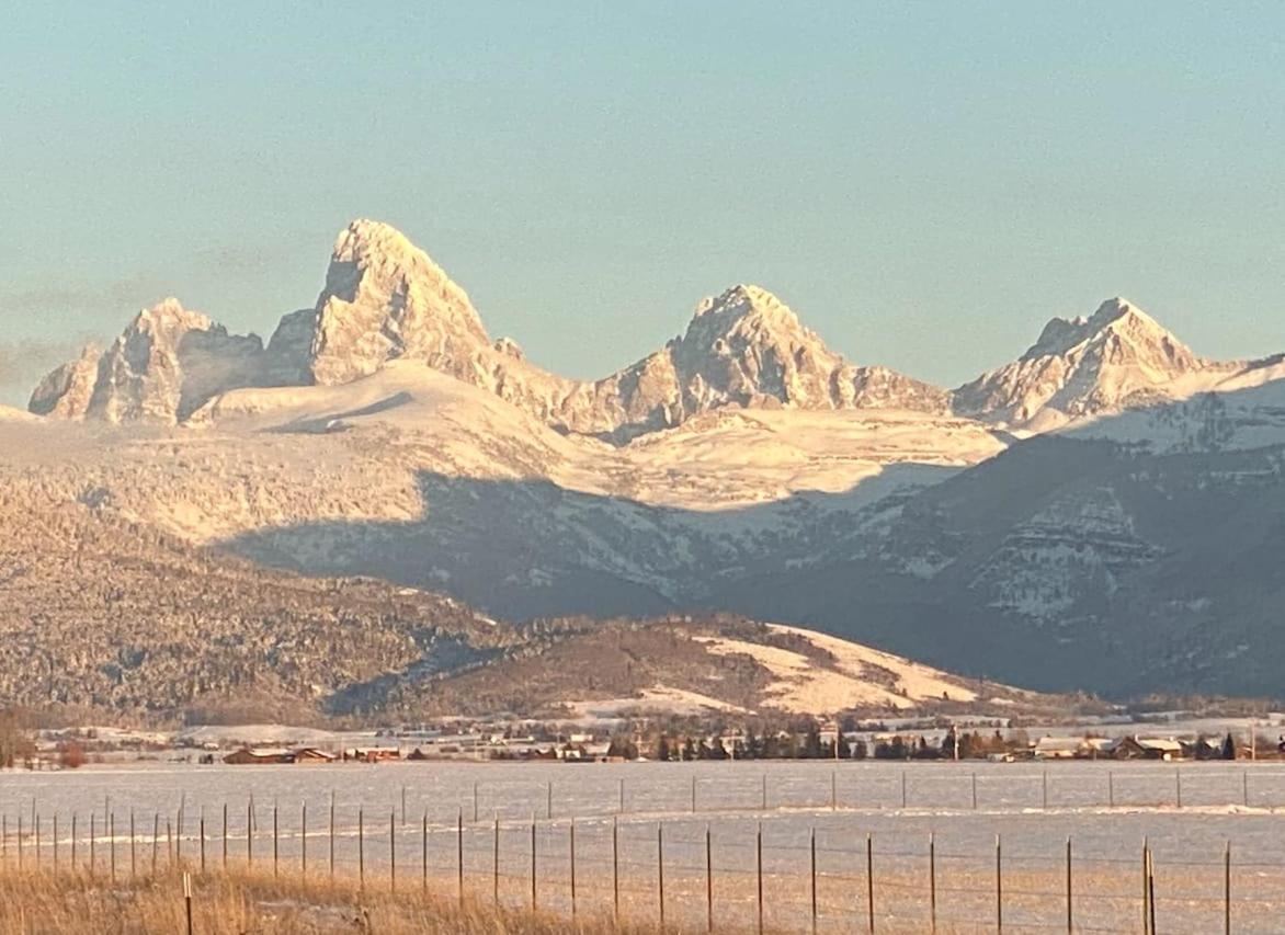 Targhee Shadows - Tetons Yellowstone hot tub view 4