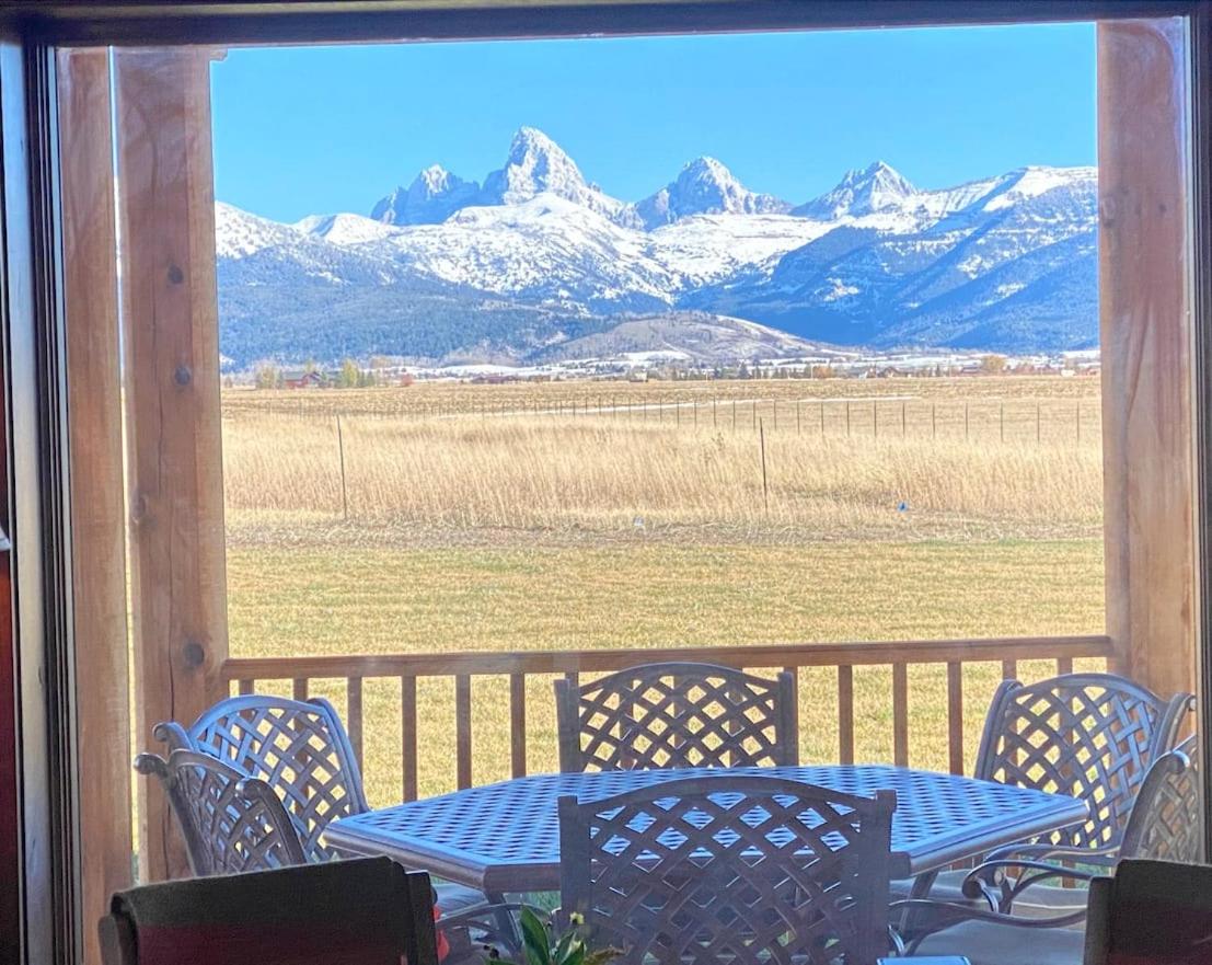 Targhee Shadows - Tetons Yellowstone hot tub view 2