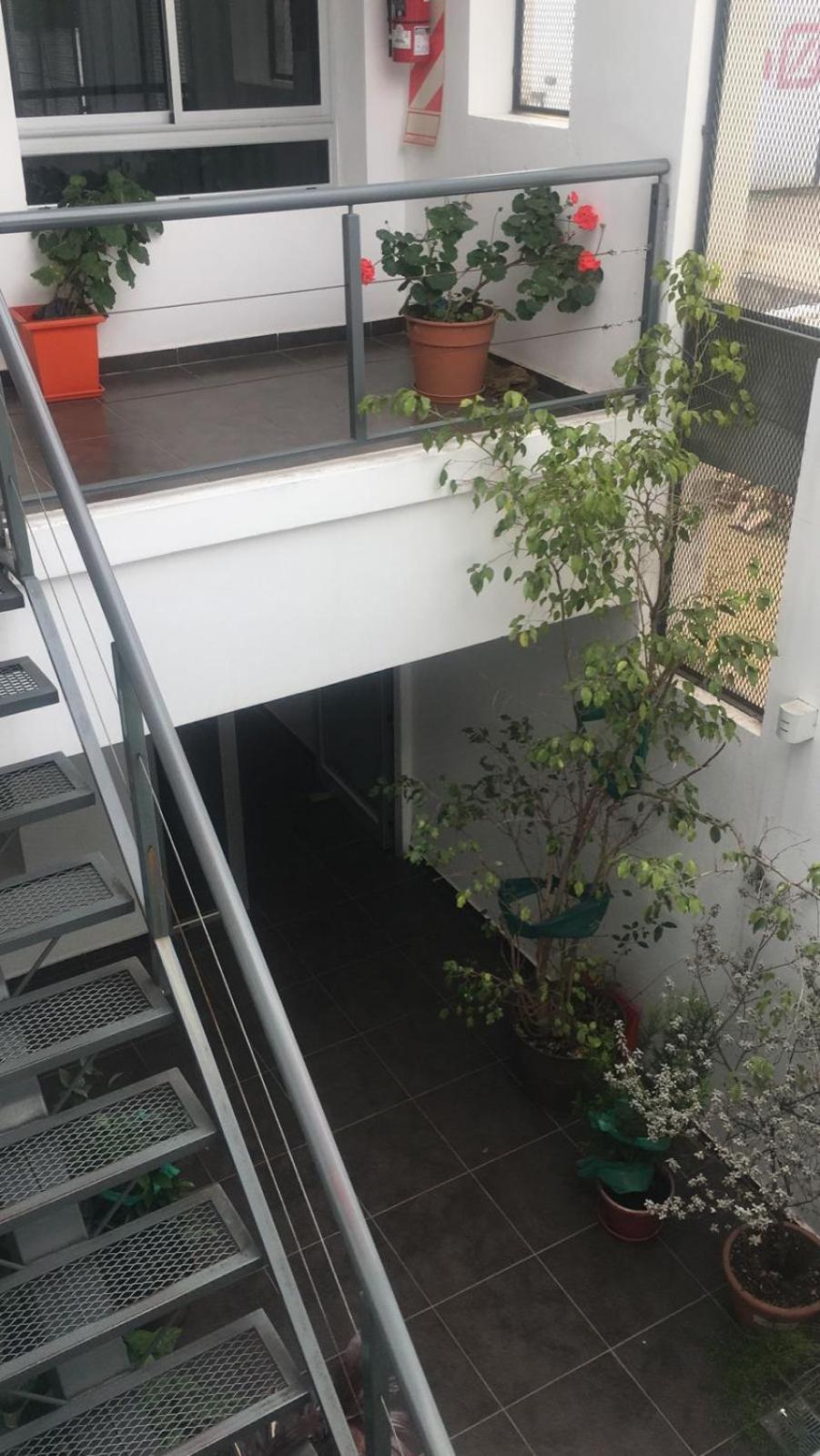 Departamento centrico monoambiente 1er piso nuevo sencillo Av Belgrano D5