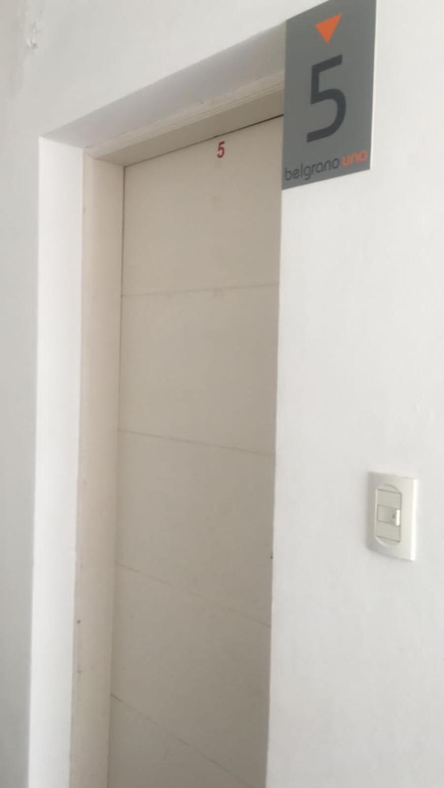Departamento centrico monoambiente 1er piso nuevo sencillo Av Belgrano D5