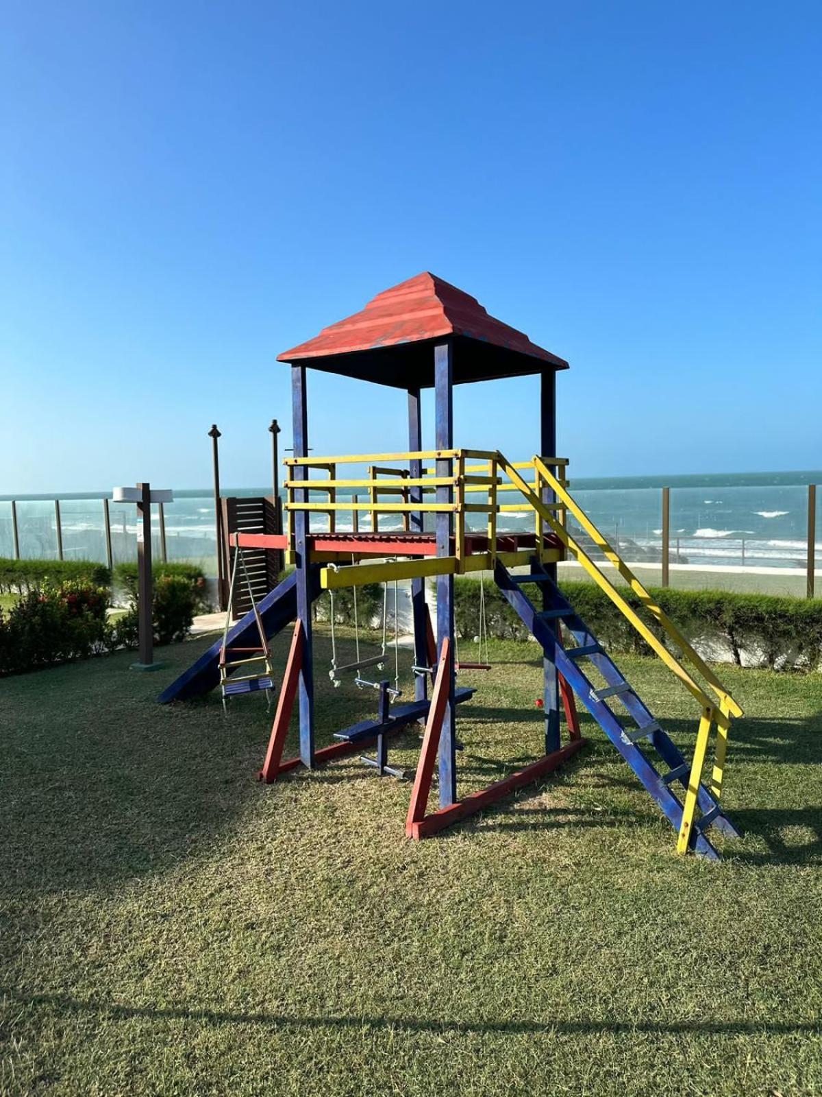 Apto 2 quartos - Condomínio Frente Mar