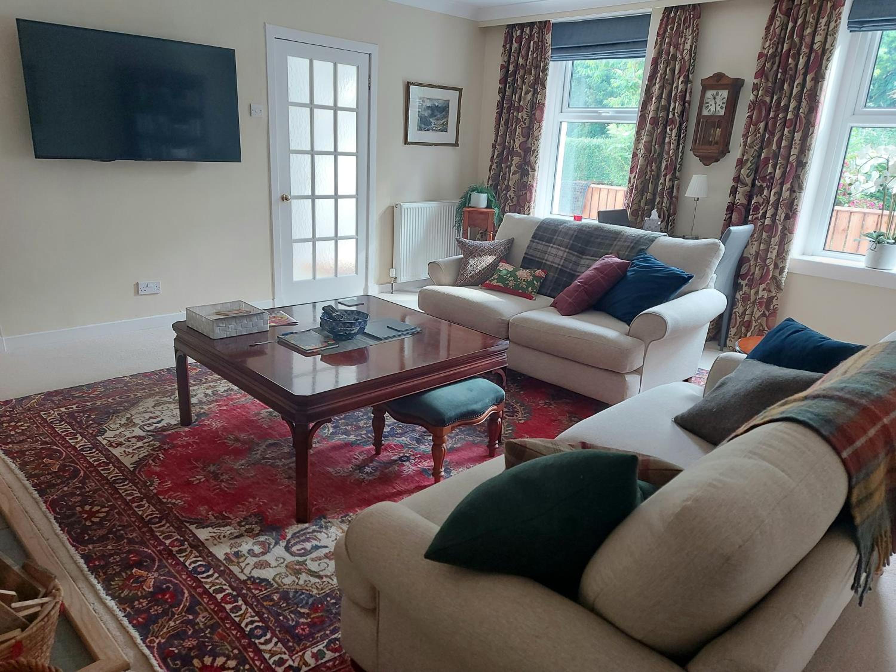 ISLAY House,Comfortable Home with private garden, Pencaitland, East Lothian, Scotland view 4