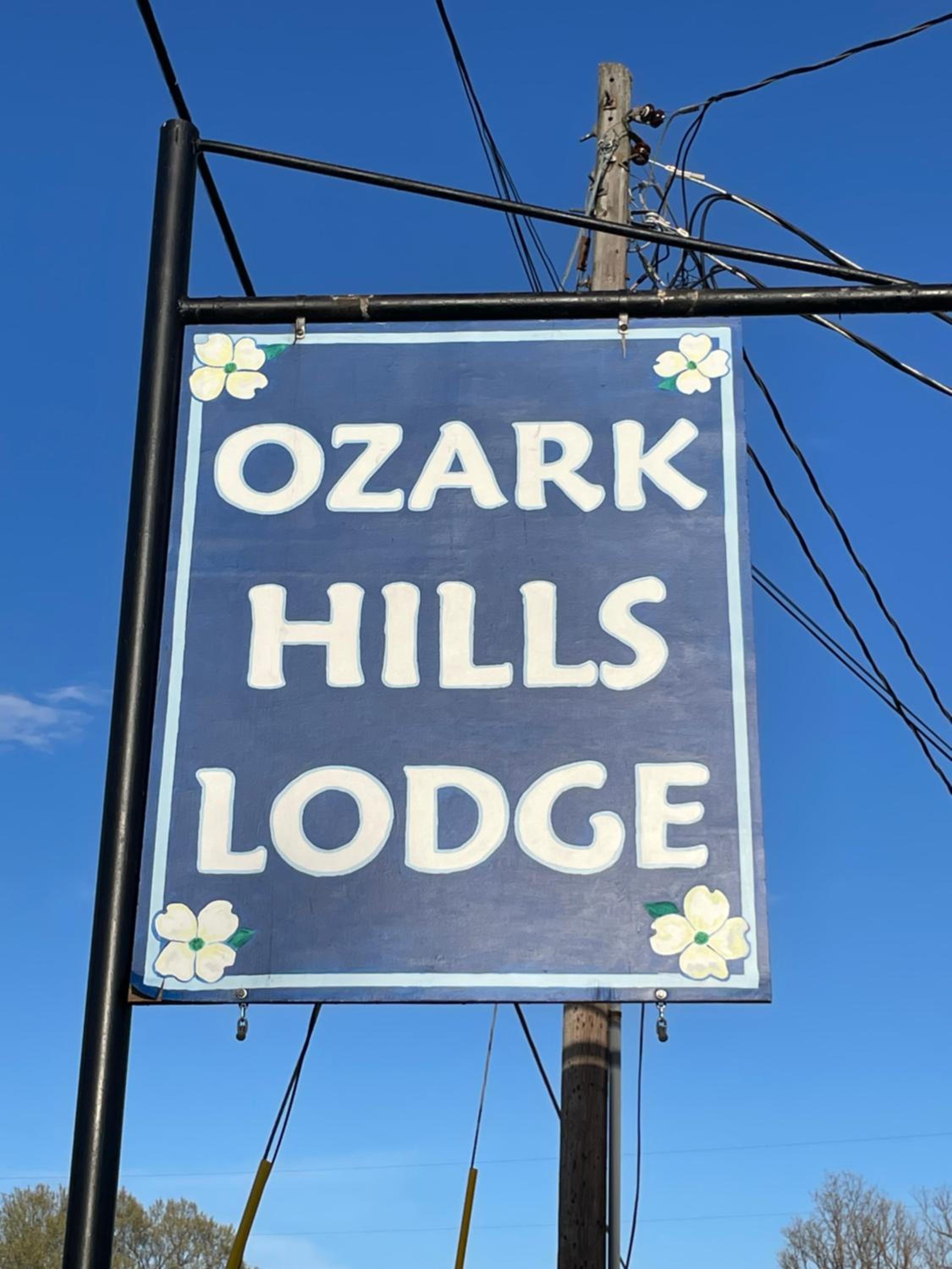 Ozark Hills Lodge Dogwood Suite-pet friendly, 2 miles from Bennett Springs view 3