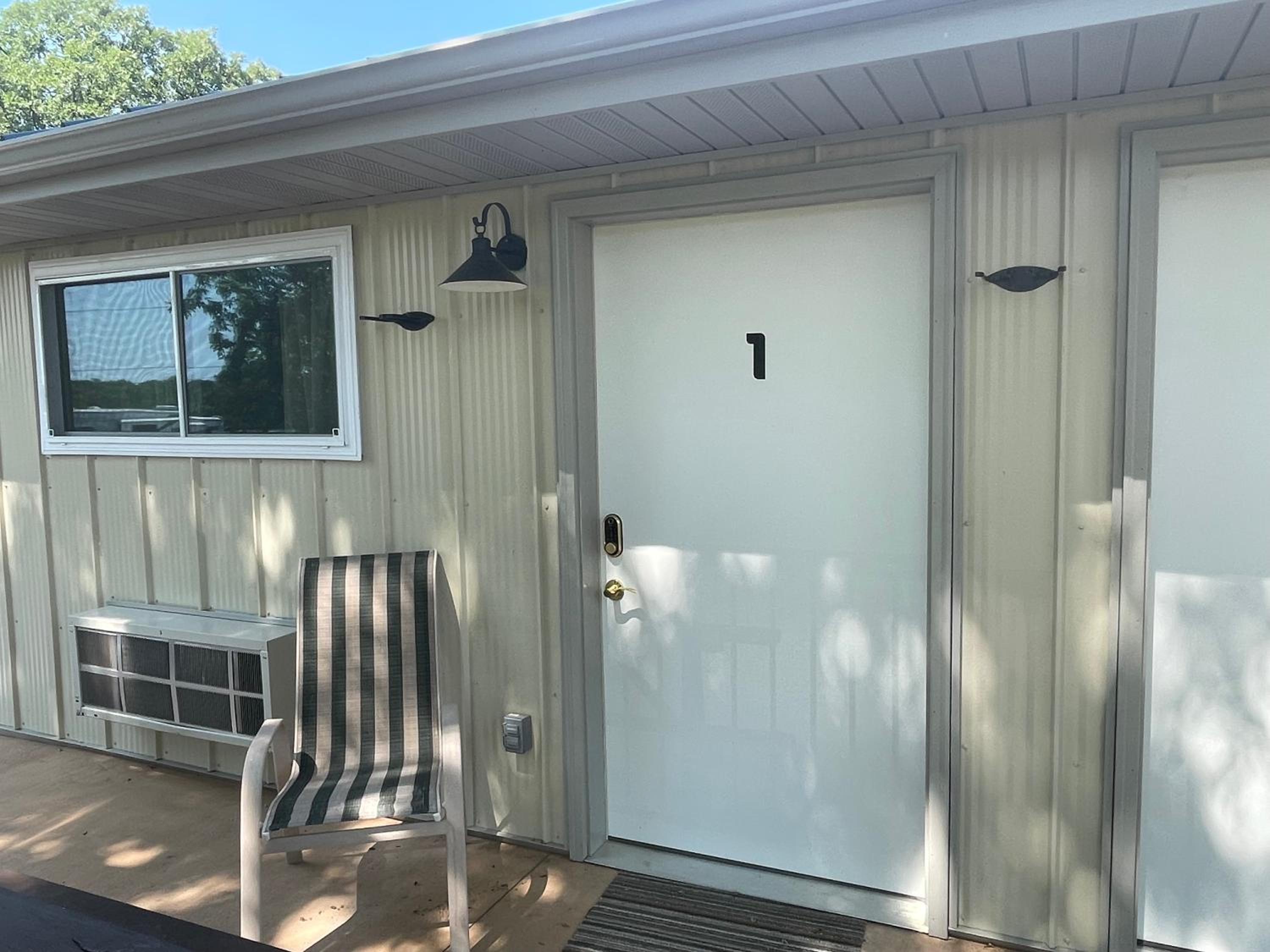 Ozark Hills Lodge Dogwood Suite-pet friendly, 2 miles from Bennett Springs view 2