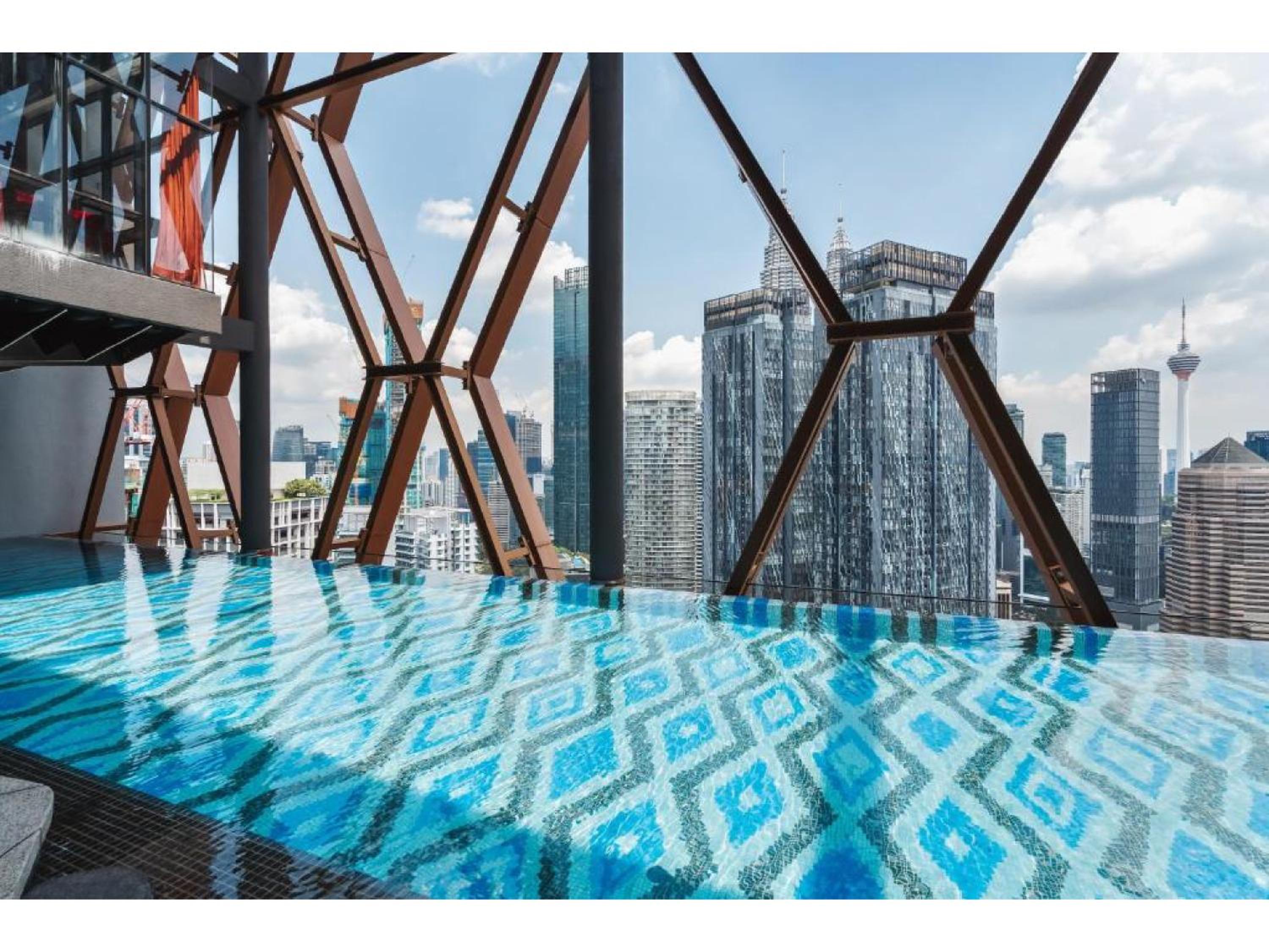 Scarletz Suites KLCC Twin Tower Infinity Pool by One39 KL