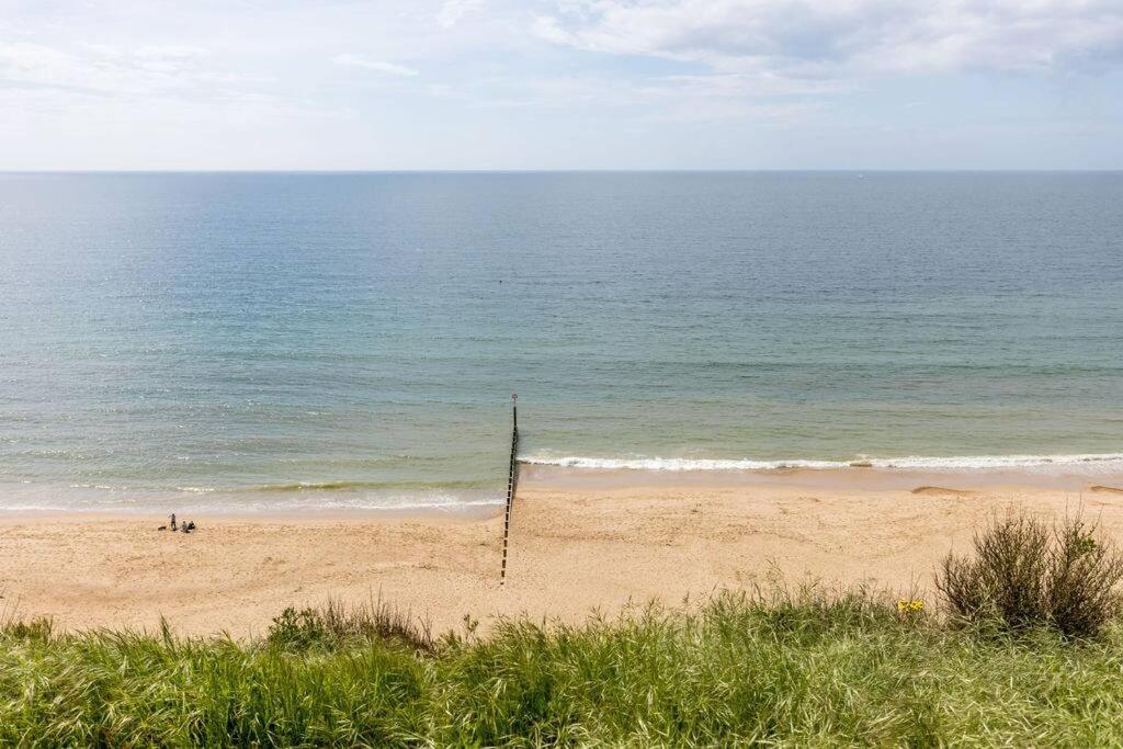 2 bed Seaside Apartment with Parking view 3
