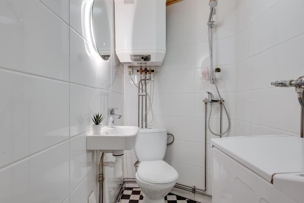Lovely SELF-SERVICE studio in wooden house, private bath&parking