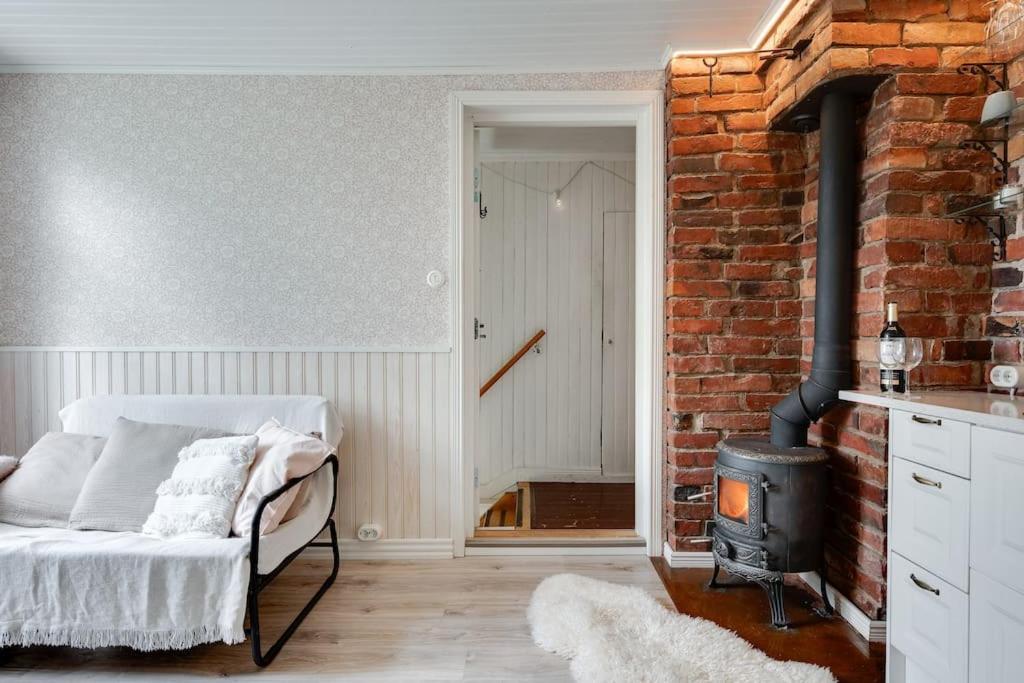 Lovely SELF-SERVICE studio in wooden house, private bath&parking