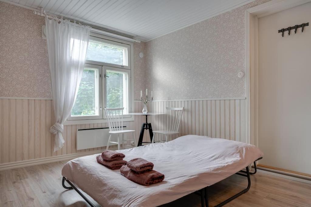 Lovely SELF-SERVICE studio in wooden house, private bath&parking