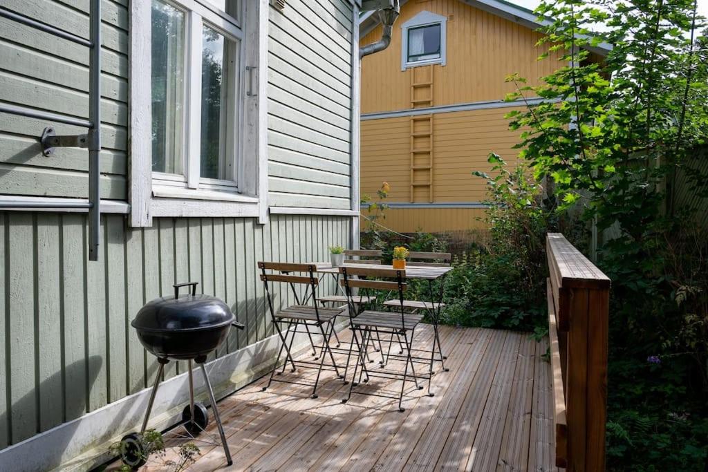 Lovely SELF-SERVICE studio in wooden house, private bath&parking