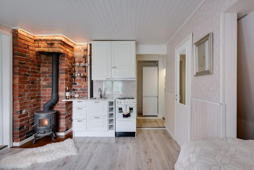Lovely SELF-SERVICE studio in wooden house, private bath&parking