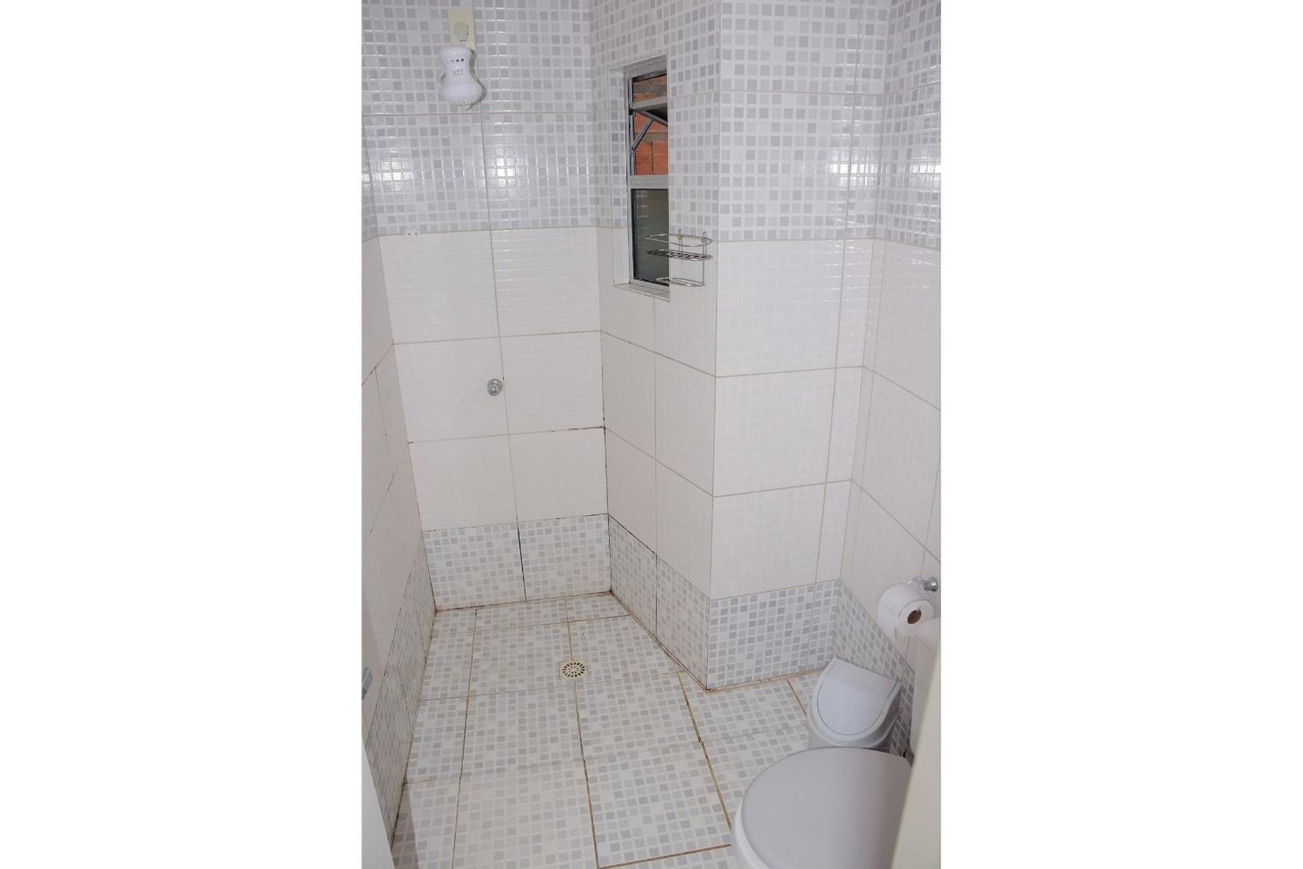 PARQUE AQUÁTICO Lagoa Quente, à 50m, entrada + barata .Segurança 24h.Apto vista piscinas