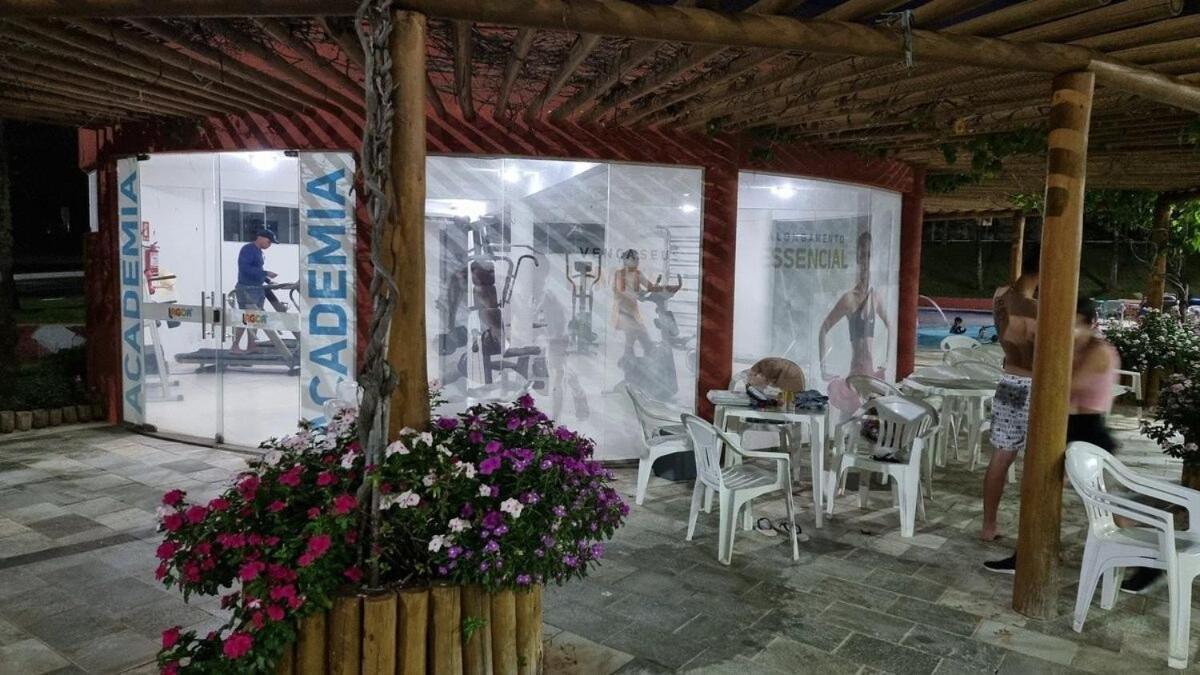 PARQUE AQUÁTICO Lagoa Quente, à 50m, entrada + barata .Segurança 24h.Apto vista piscinas