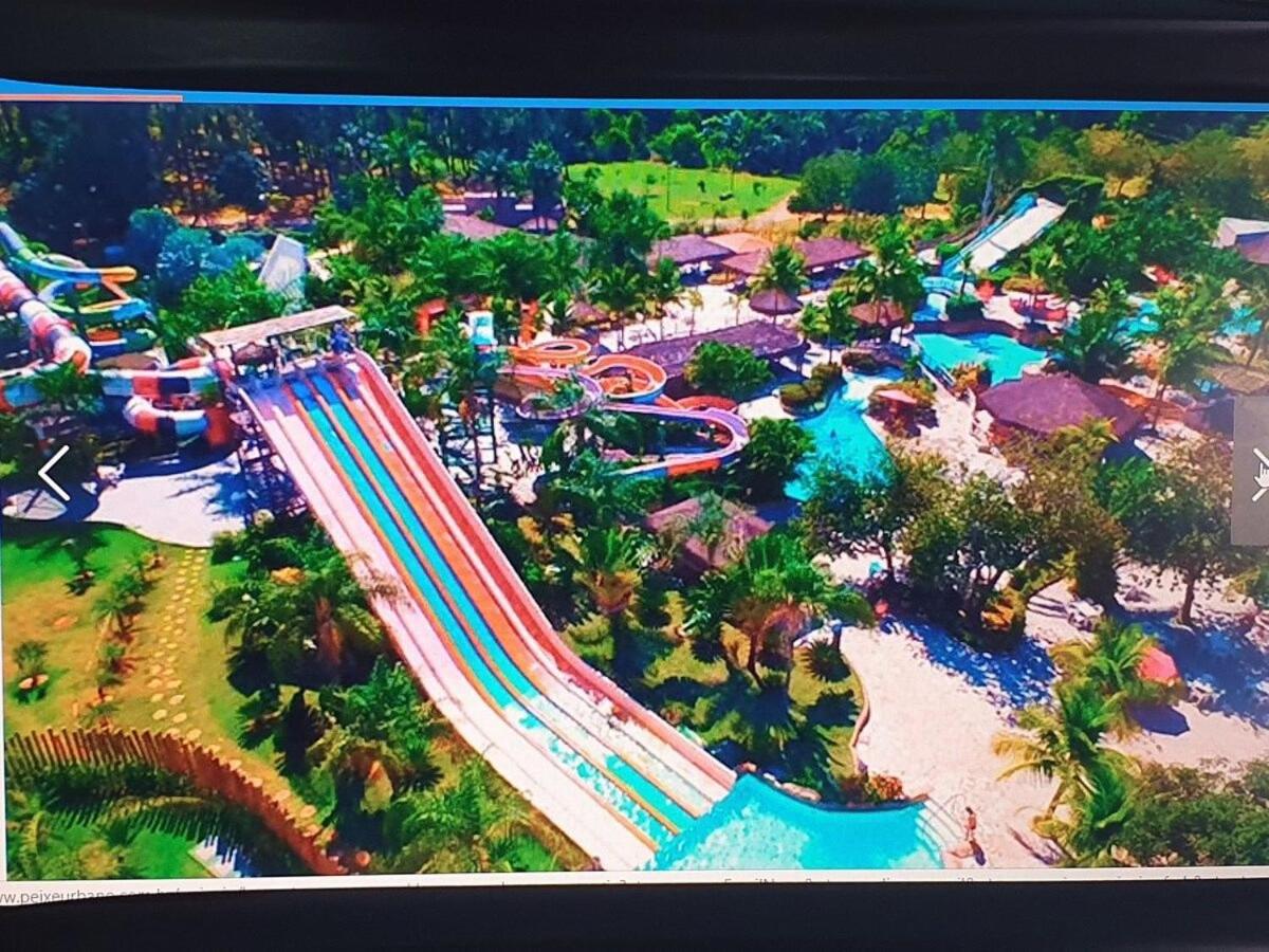 PARQUE AQUÁTICO Lagoa Quente, à 50m, entrada + barata .Segurança 24h.Apto vista piscinas
