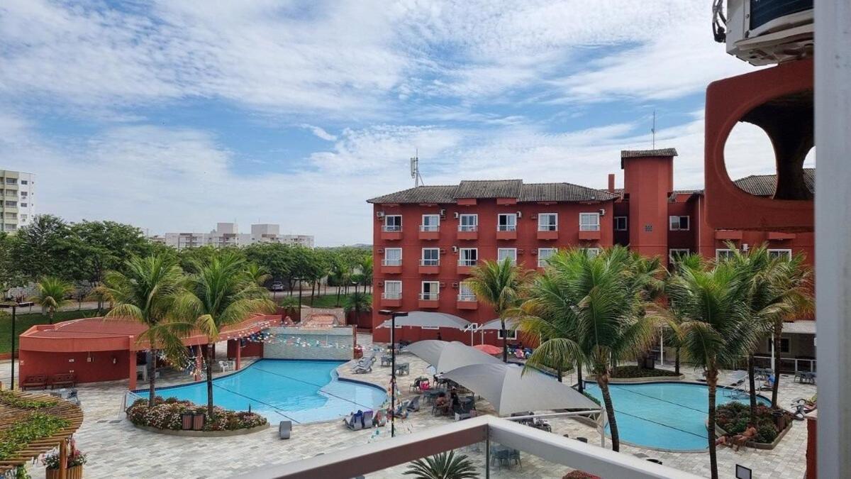 PARQUE AQUÁTICO Lagoa Quente, à 50m, entrada + barata .Segurança 24h.Apto vista piscinas