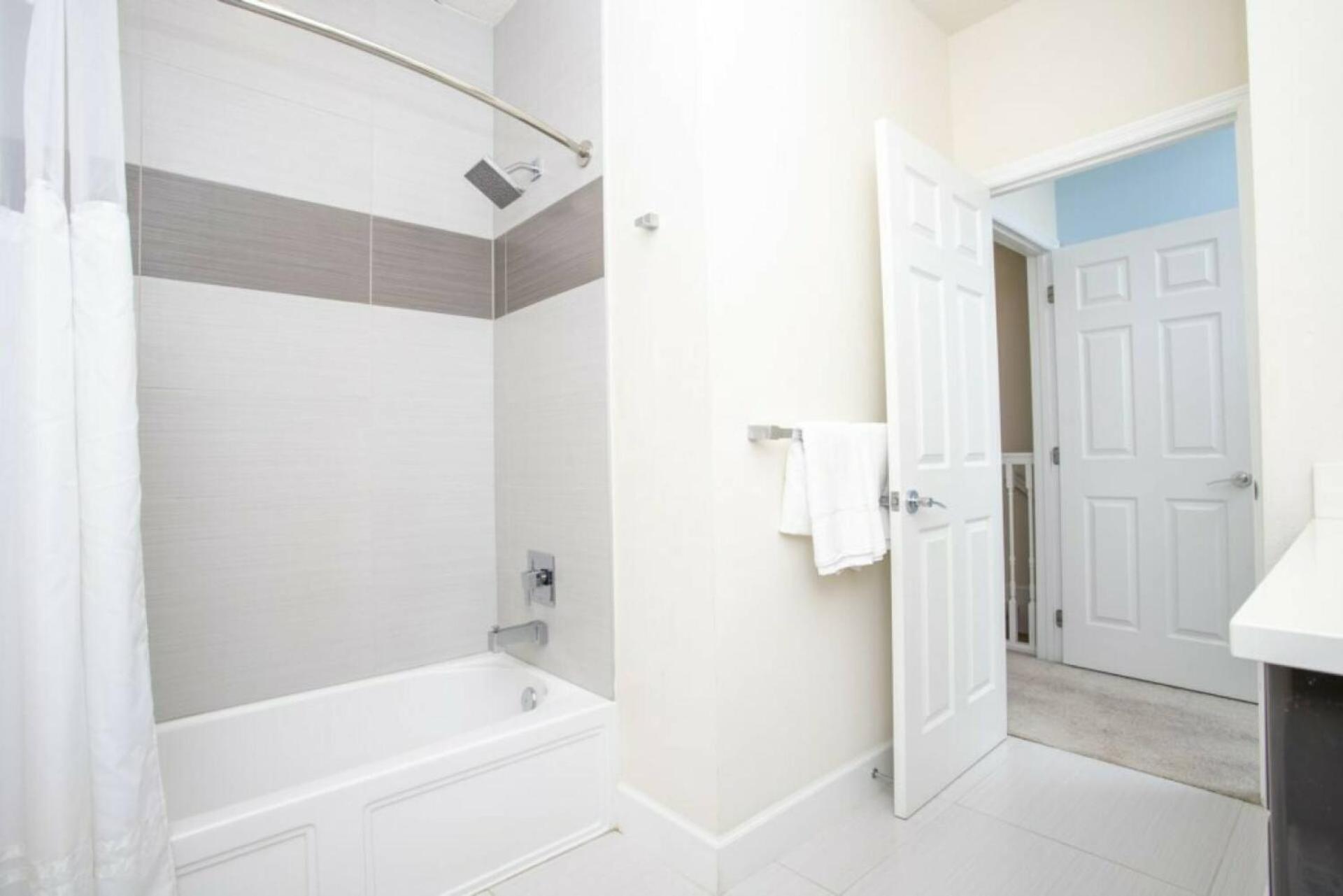Serenity Resort 3 Bedroom Vacation Home 17419