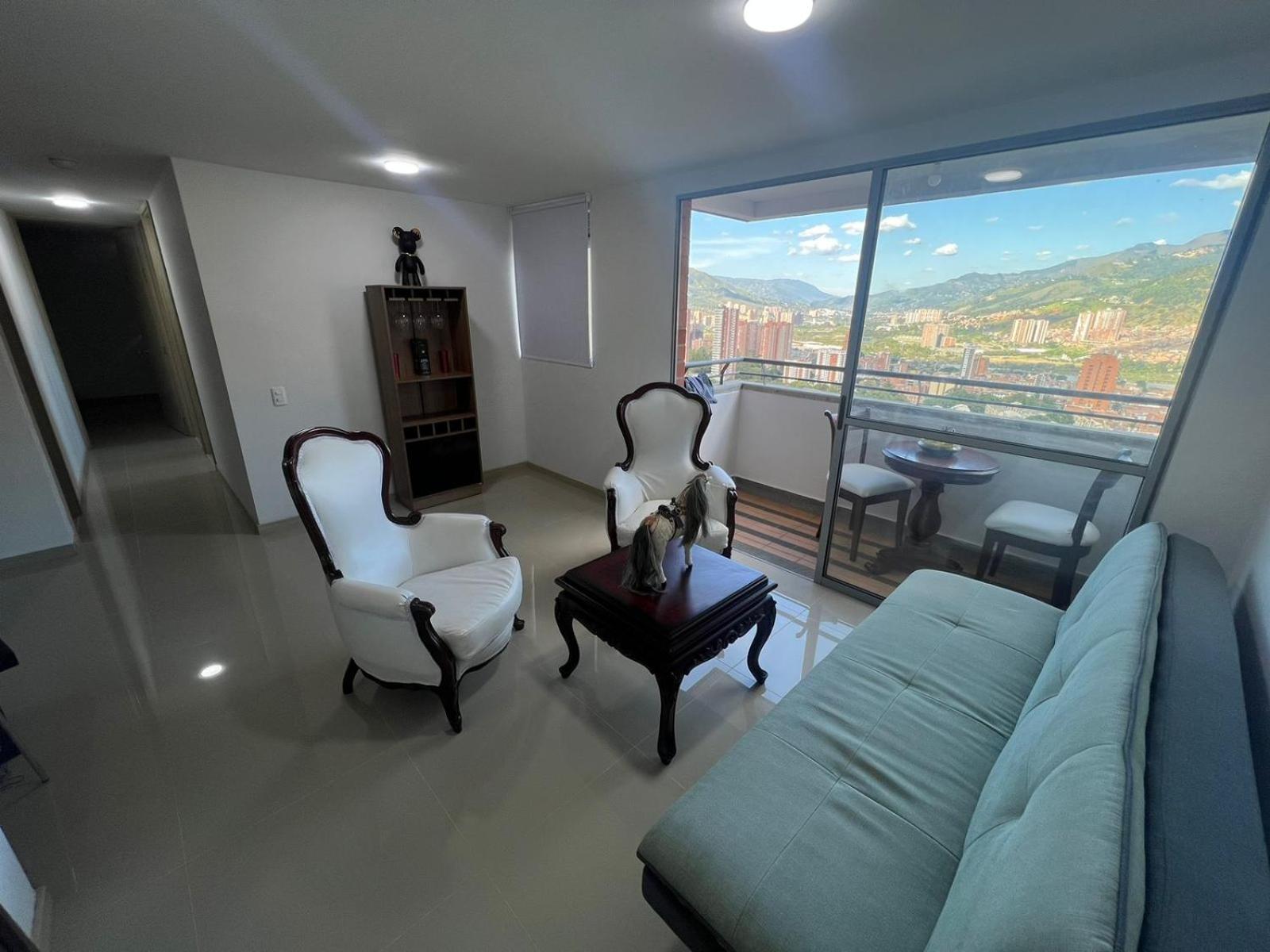 Hermoso Apto con Vista al Ciudad y Parqueadero Gratis