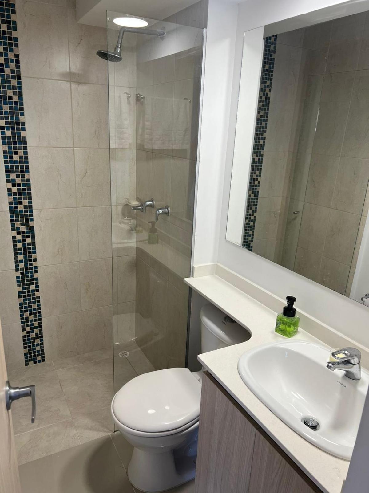 Hermoso Apto con Vista al Ciudad y Parqueadero Gratis