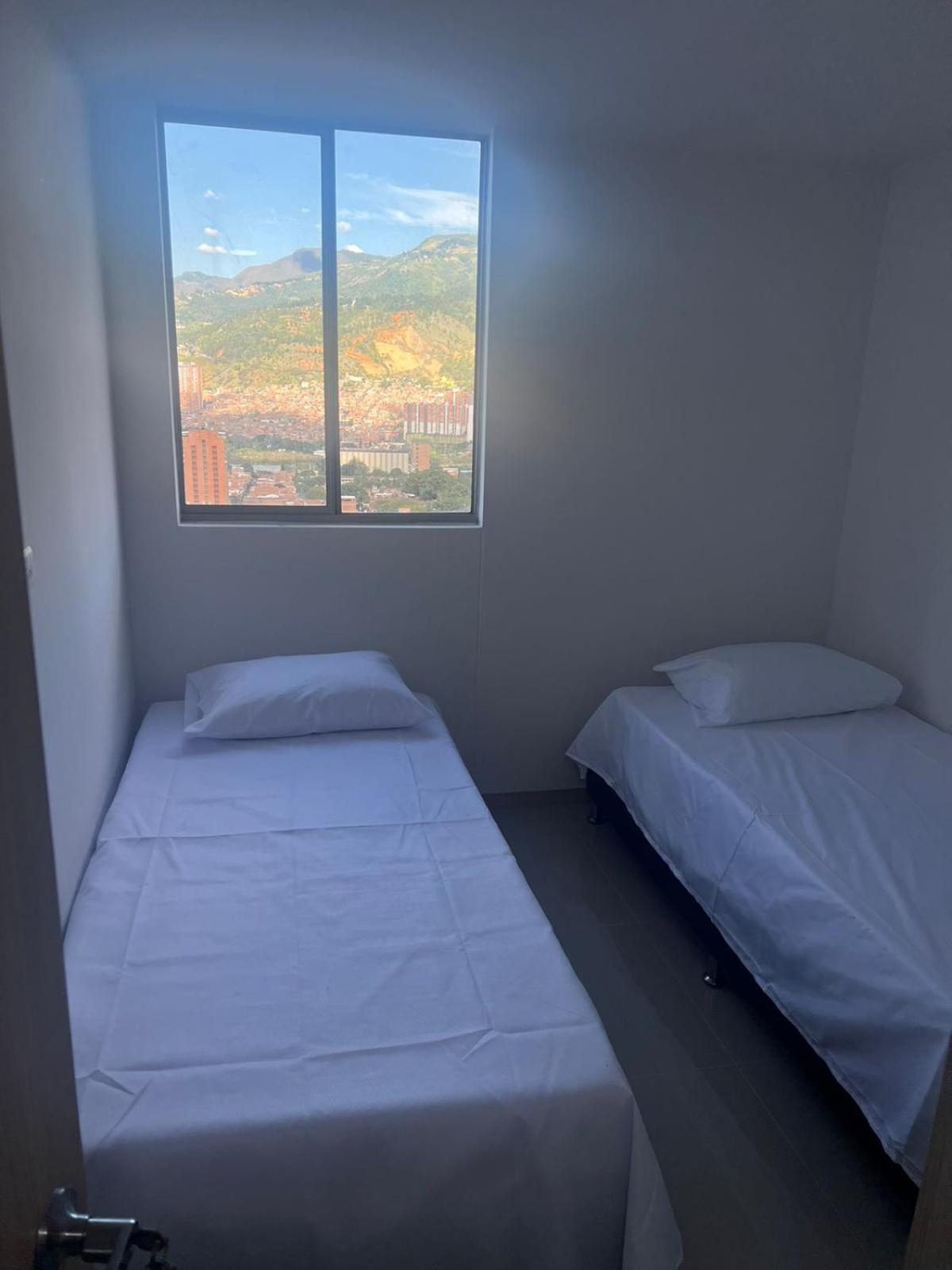 Hermoso Apto con Vista al Ciudad y Parqueadero Gratis