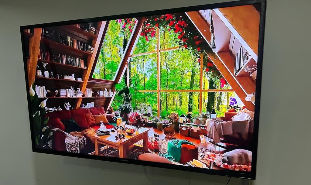 Hermoso Apto con Vista al Ciudad y Parqueadero Gratis