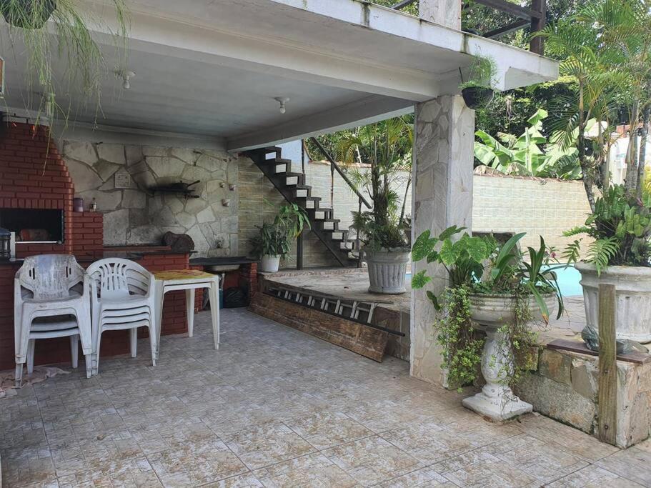 casa Vista Linda alugo com pisc.