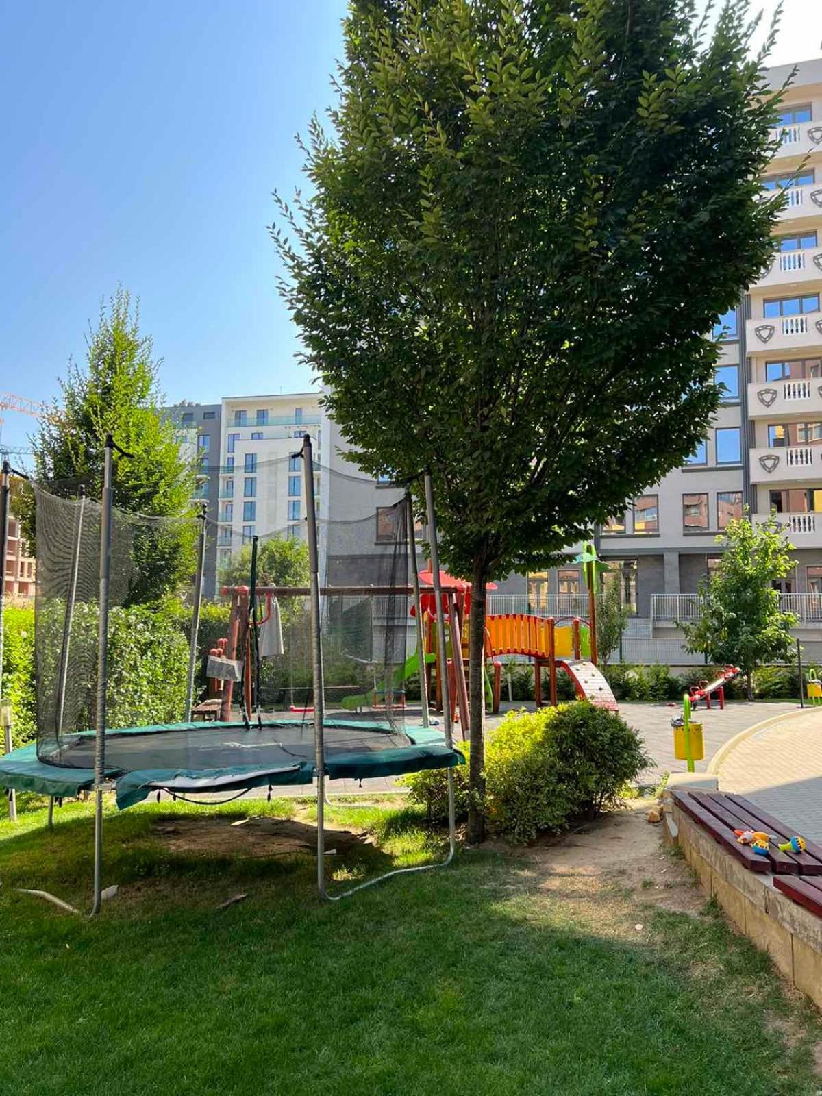 Johannesburg 2BDR Spacious Family apt w Parking and Playground