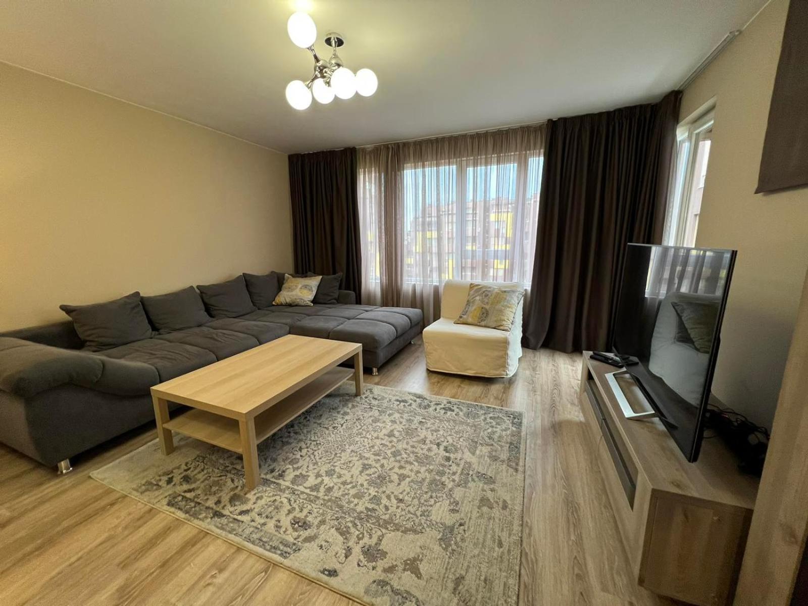 Johannesburg 2BDR Spacious Family apt w Parking and Playground
