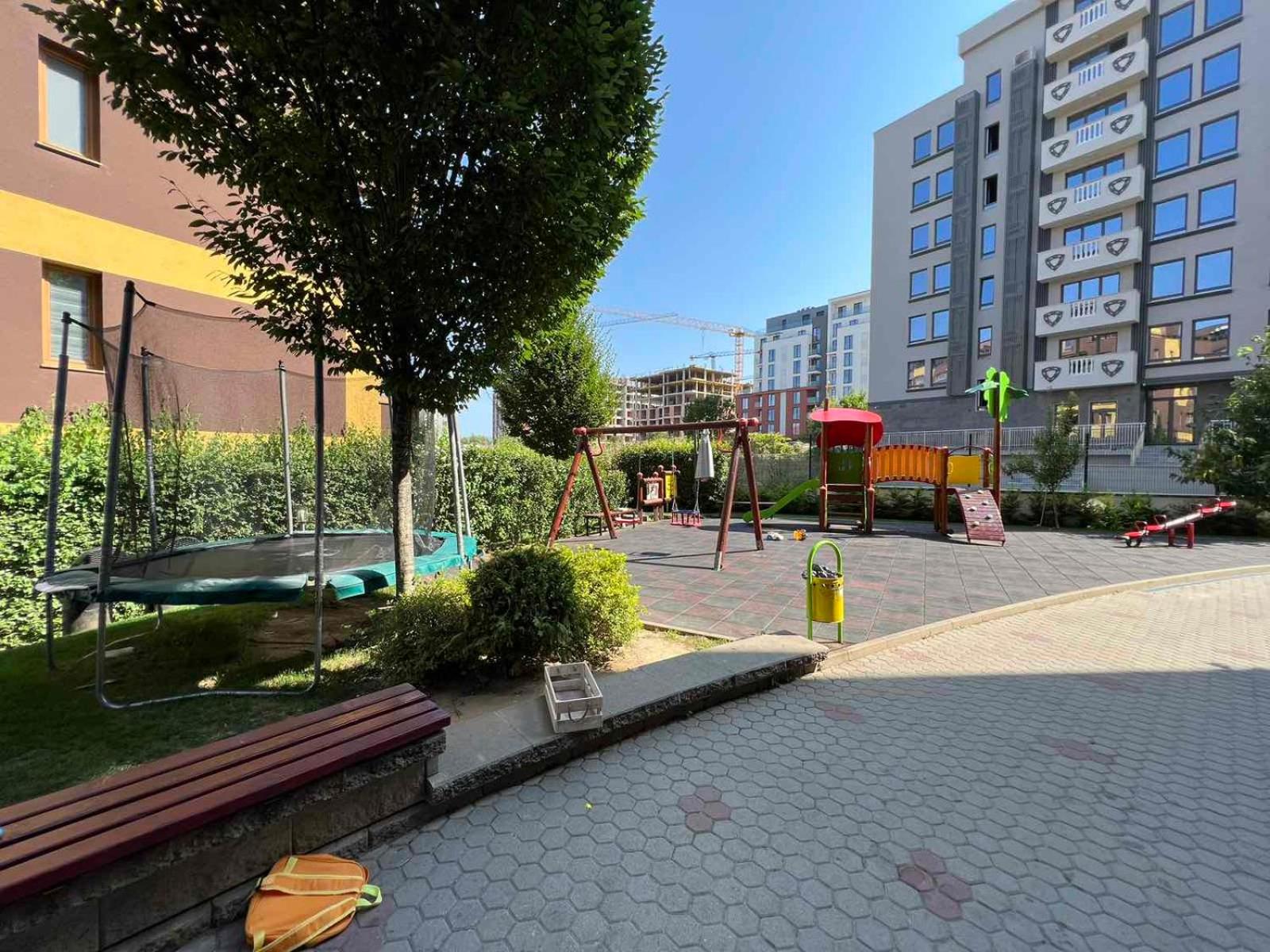 Johannesburg 2BDR Spacious Family apt w Parking and Playground